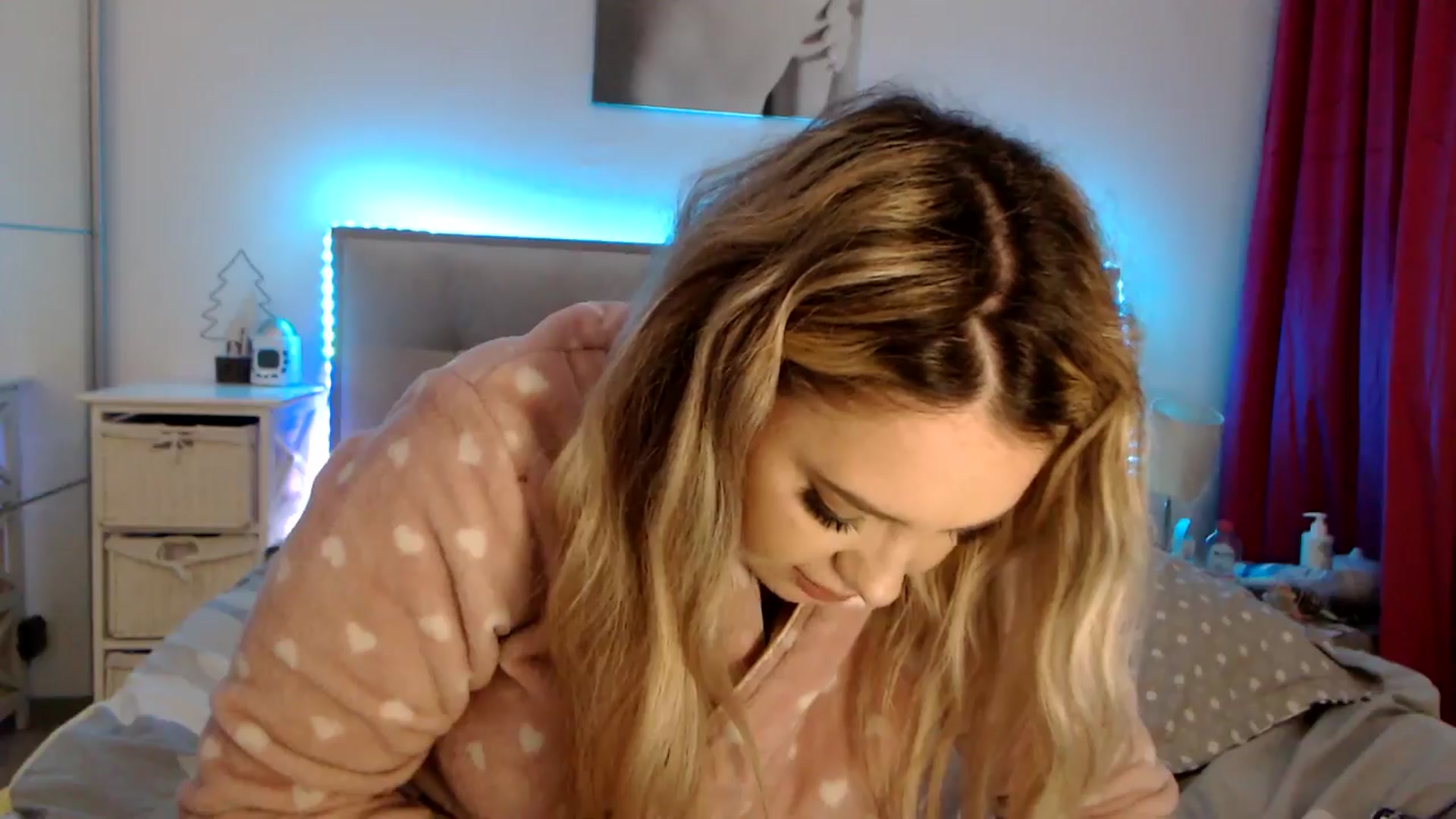 Gallery image thumbnail from CrinnaMania's myfreecams stream on, 05/13/2025, 10:45 image 20 of 20