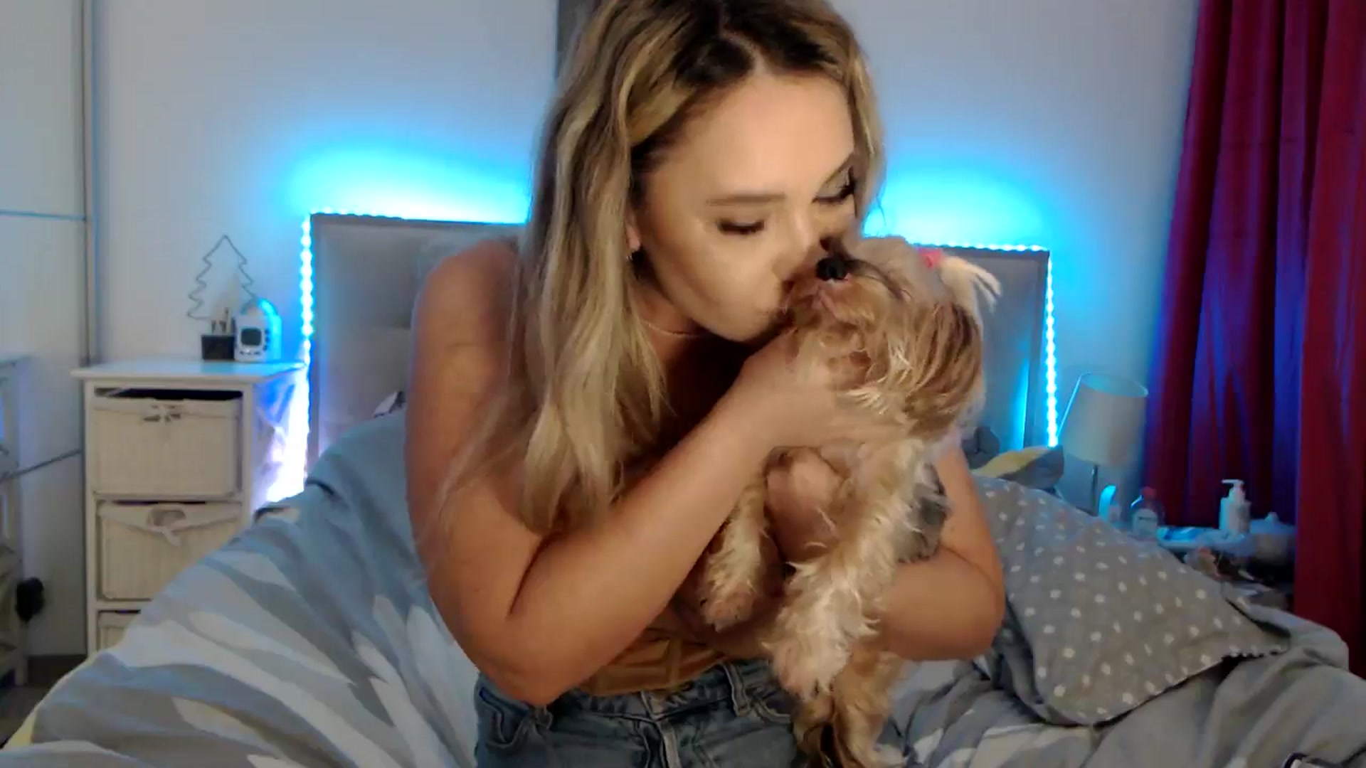 Gallery image thumbnail from CrinnaMania's myfreecams stream on, 05/13/2025, 10:45 image 18 of 20