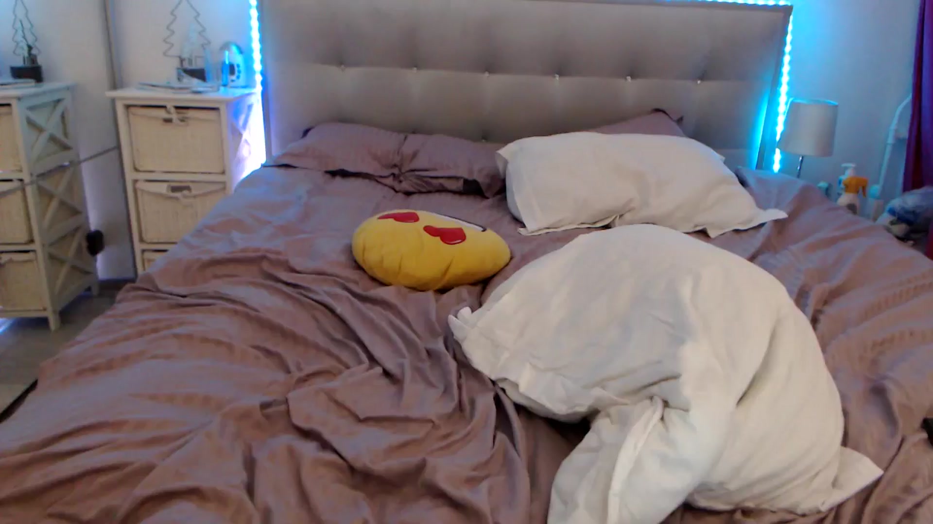 Gallery image thumbnail from CrinnaMania's myfreecams stream on, 05/20/2025, 11:14 image 15 of 20