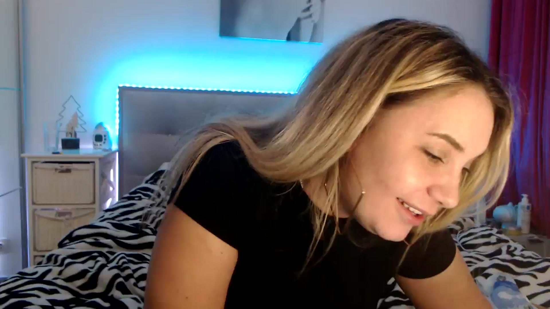 Gallery image thumbnail from CrinnaMania's myfreecams stream on, 05/27/2025, 11:05 image 19 of 20