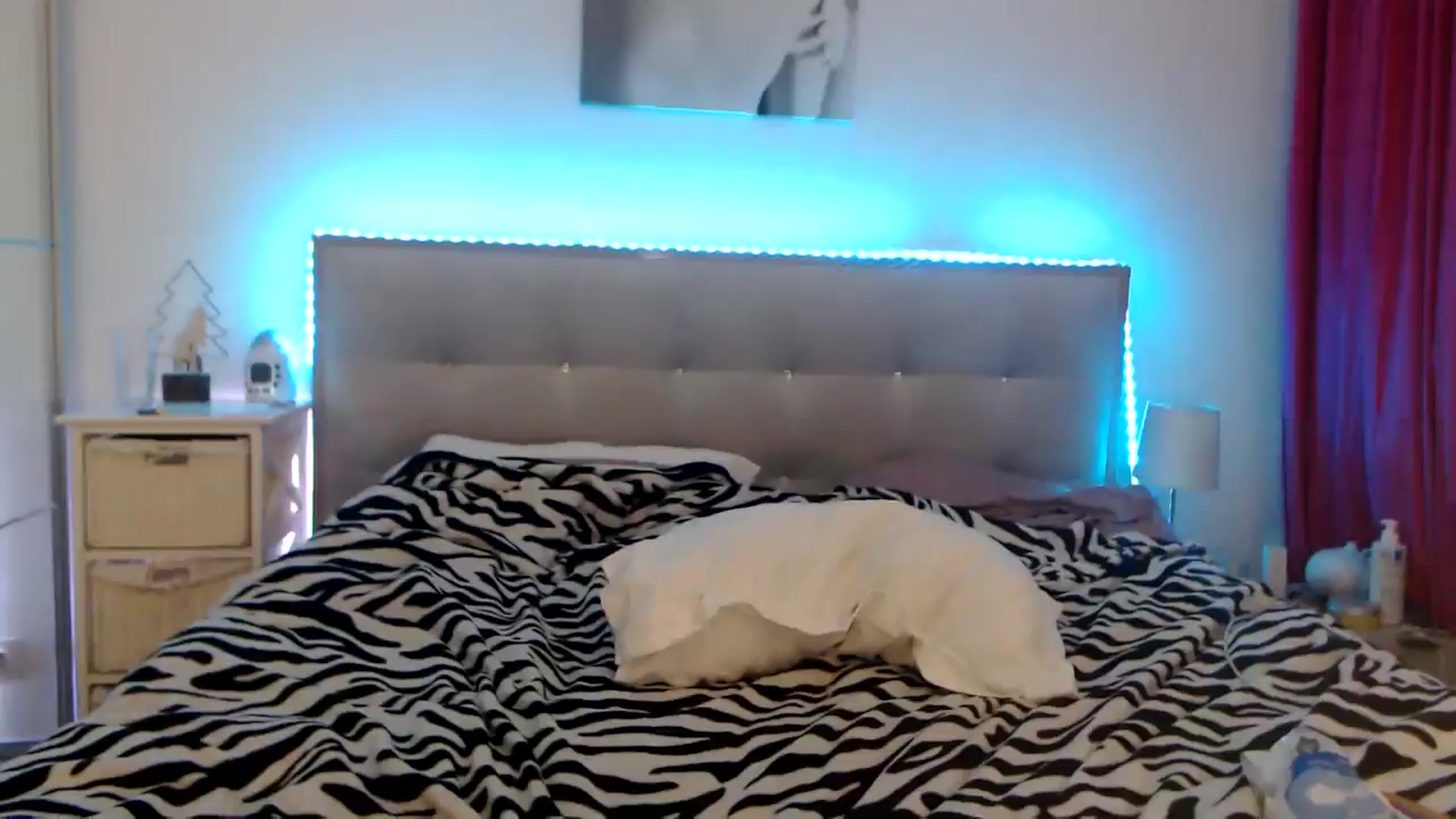 Gallery image thumbnail from CrinnaMania's myfreecams stream on, 05/27/2025, 11:05 image 16 of 20
