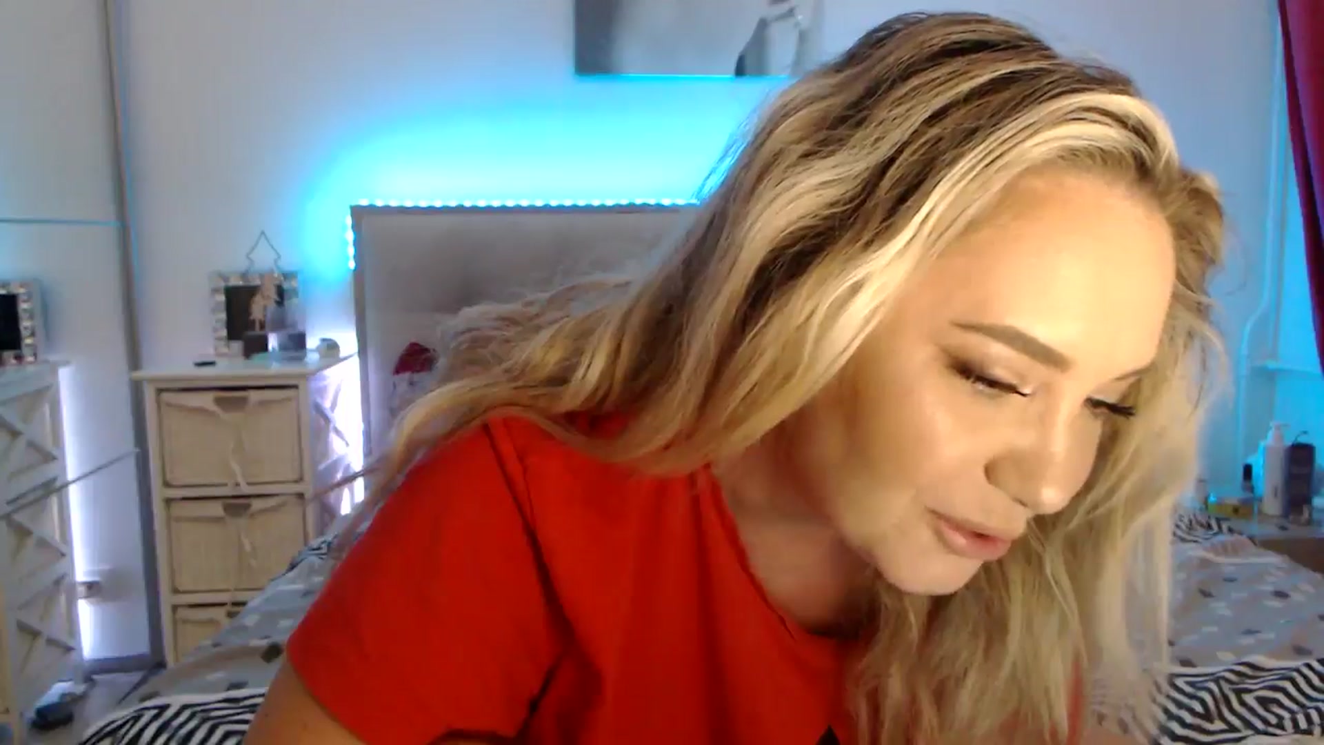 Gallery image thumbnail from CrinnaMania's myfreecams stream on, 09/19/2025, 10:02 image 7 of 20