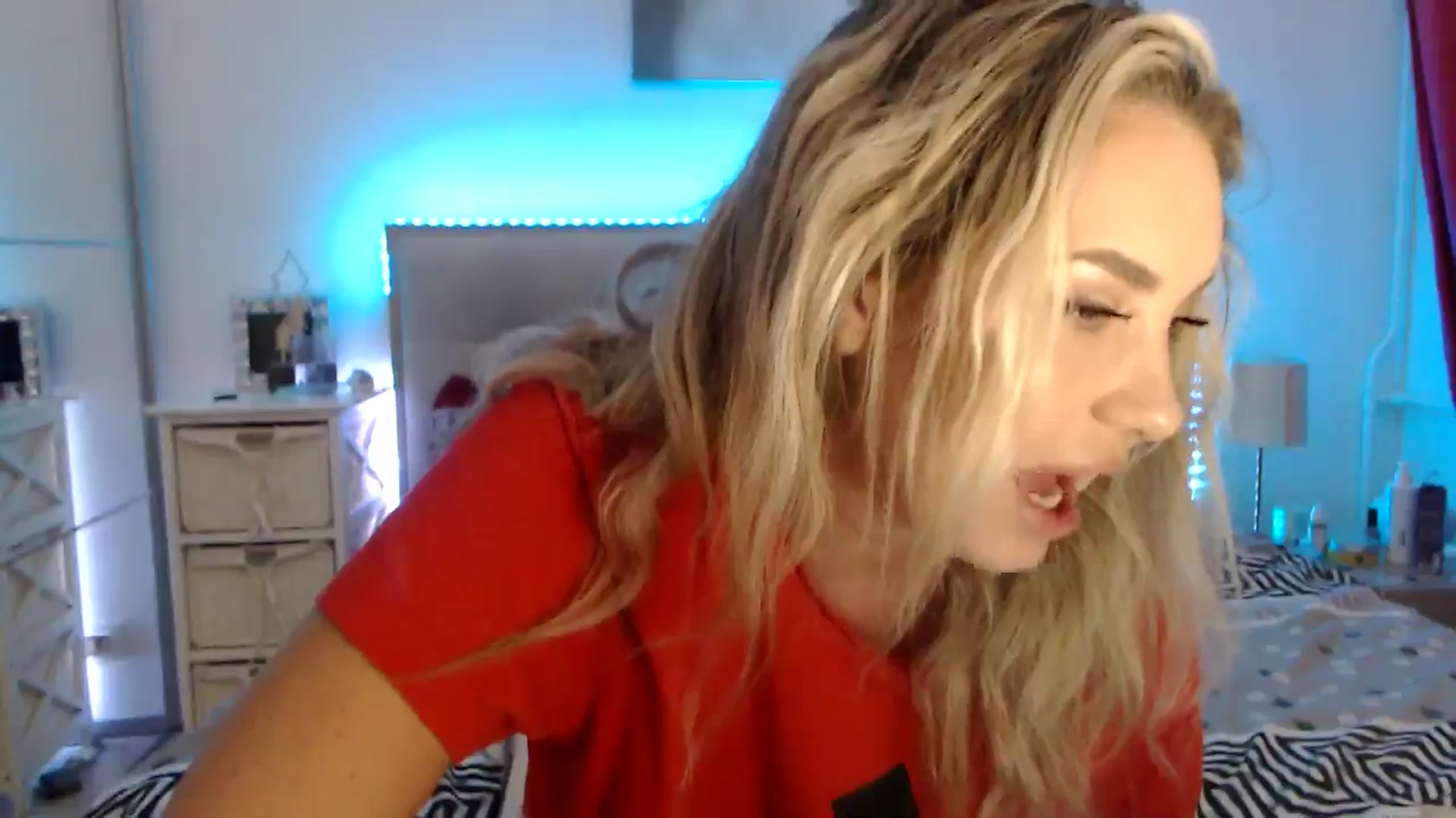Gallery image thumbnail from CrinnaMania's myfreecams stream on, 09/19/2025, 10:02 image 5 of 20