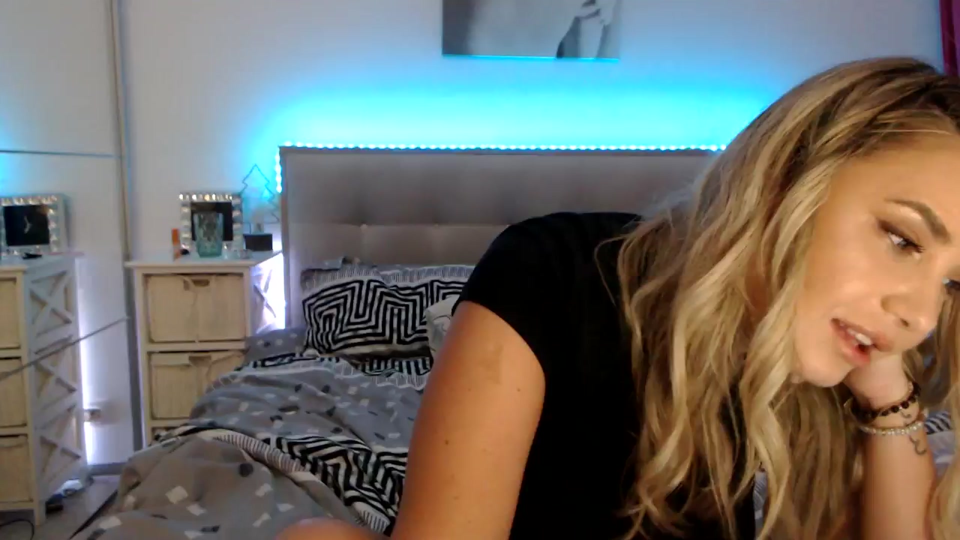 Gallery image thumbnail from CrinnaMania's myfreecams stream on, 09/23/2025, 10:47 image 8 of 20