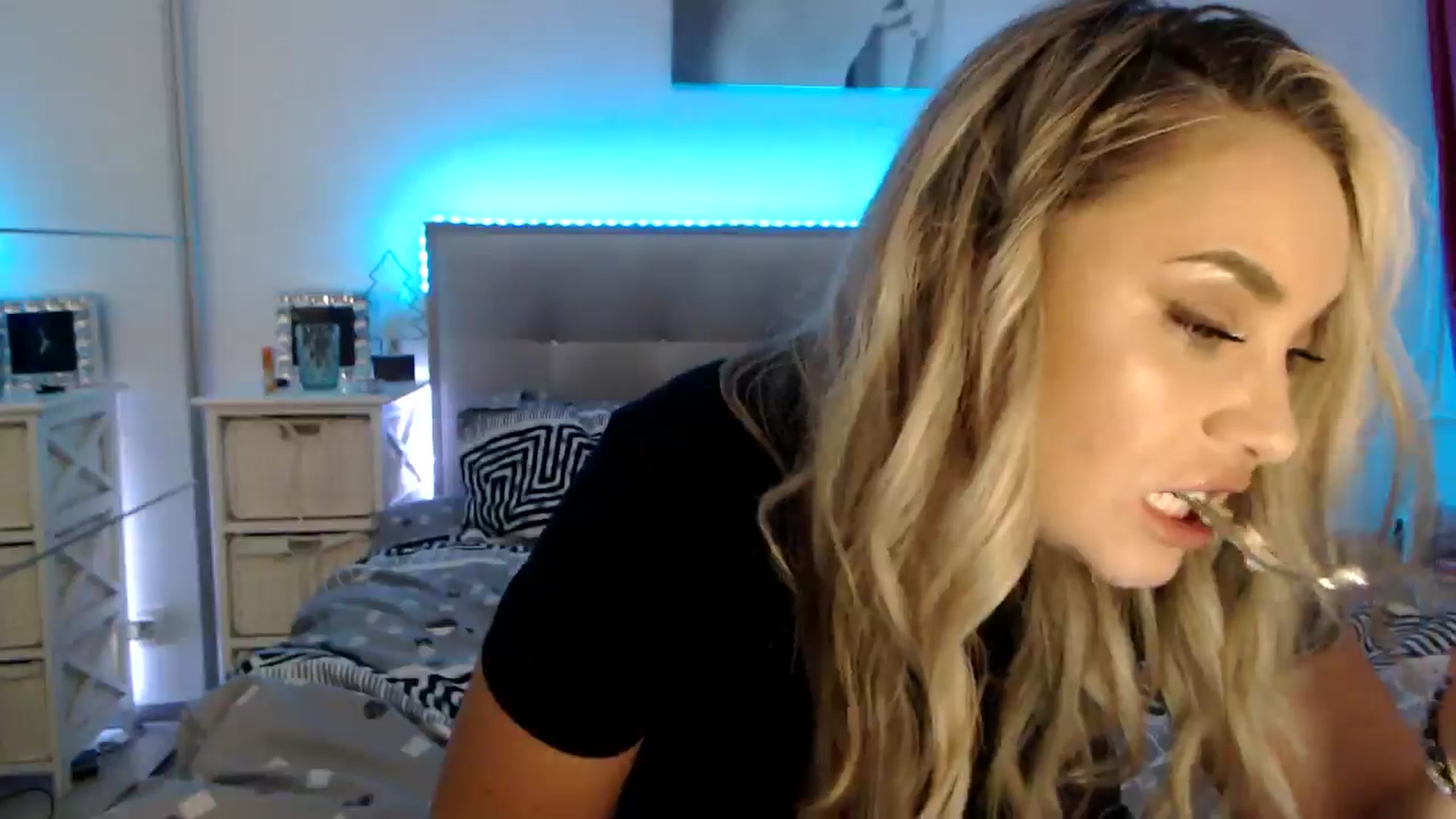 Gallery image thumbnail from CrinnaMania's myfreecams stream on, 09/23/2025, 10:47 image 10 of 20