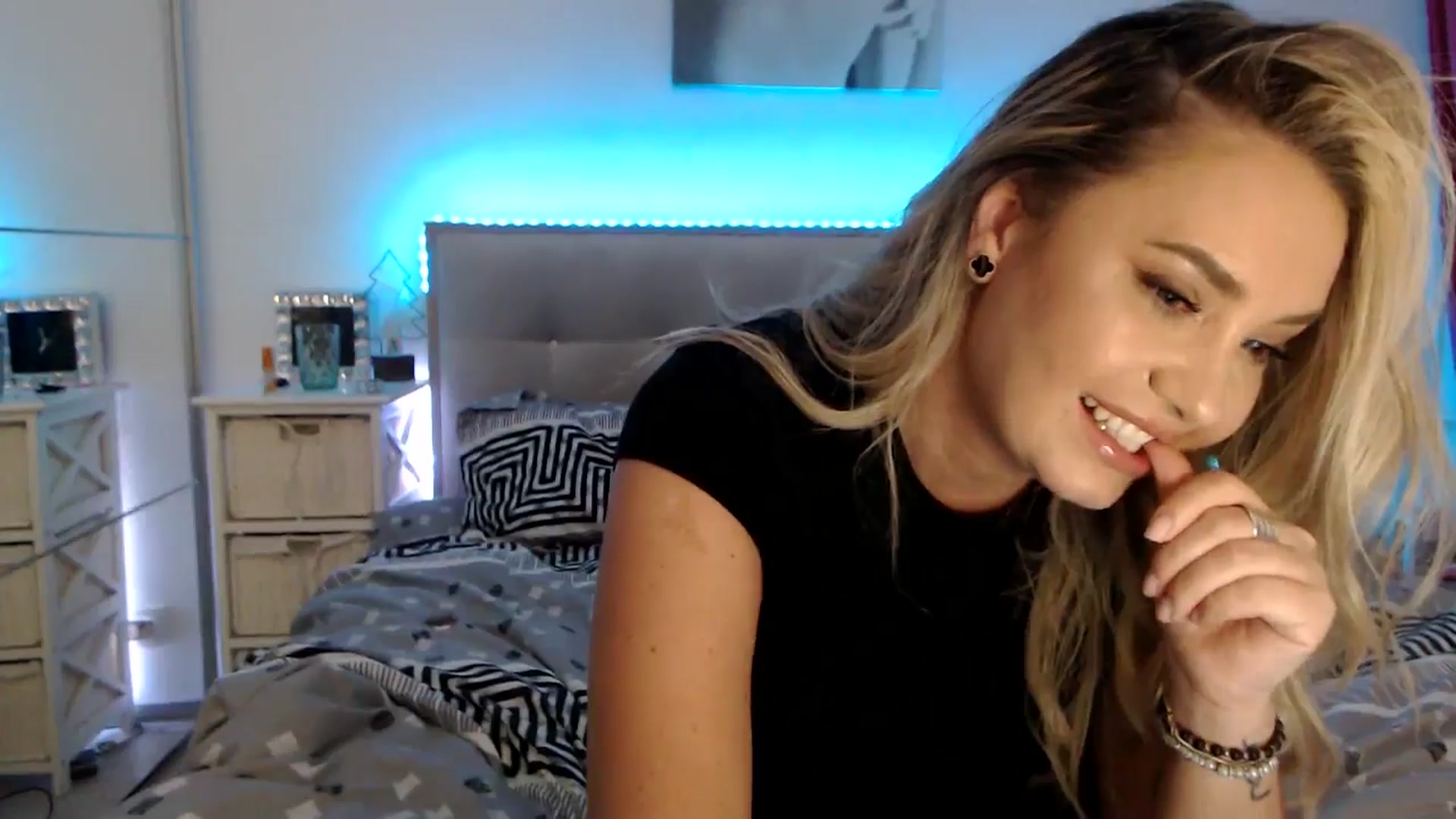 Gallery image thumbnail from CrinnaMania's myfreecams stream on, 09/23/2025, 10:47 image 4 of 20