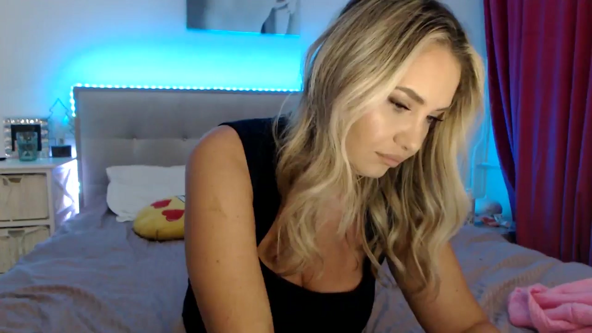 Gallery image thumbnail from CrinnaMania's myfreecams stream on, 09/25/2025, 09:10 image 8 of 20