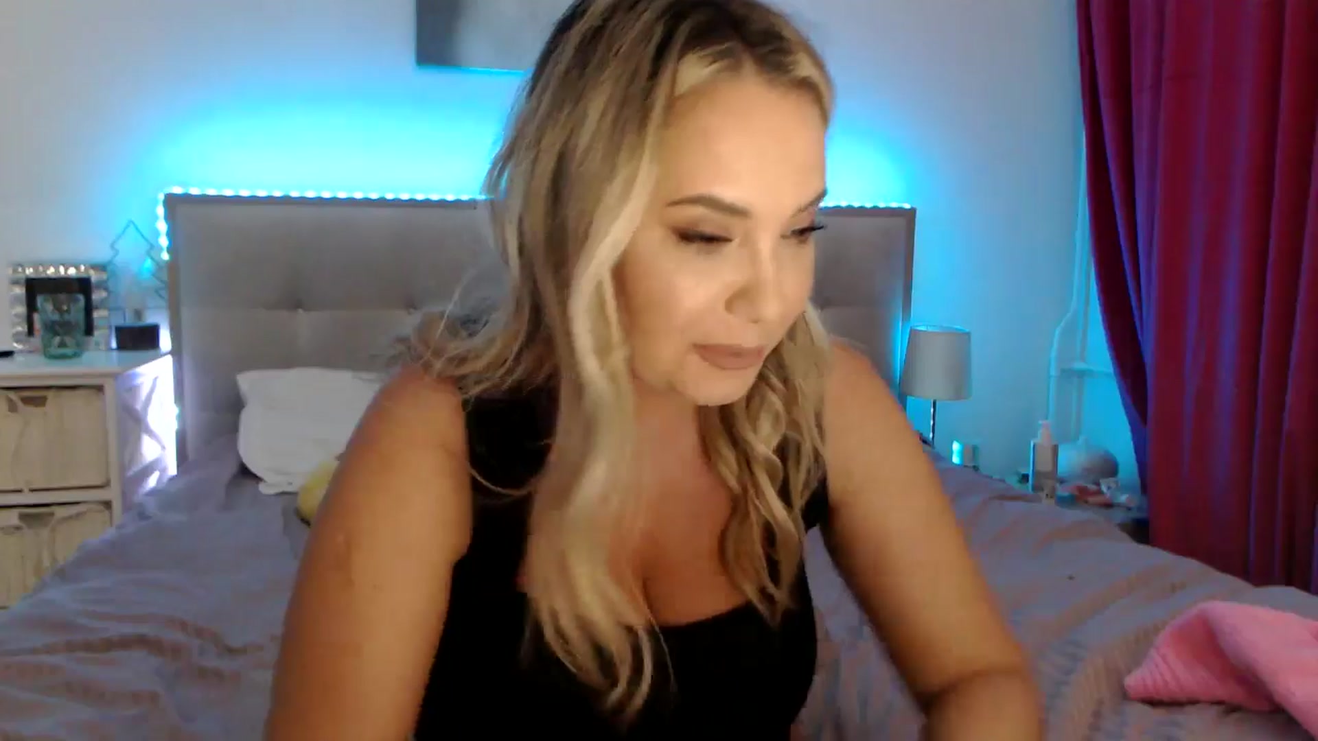 Gallery image thumbnail from CrinnaMania's myfreecams stream on, 09/25/2025, 09:10 image 18 of 20