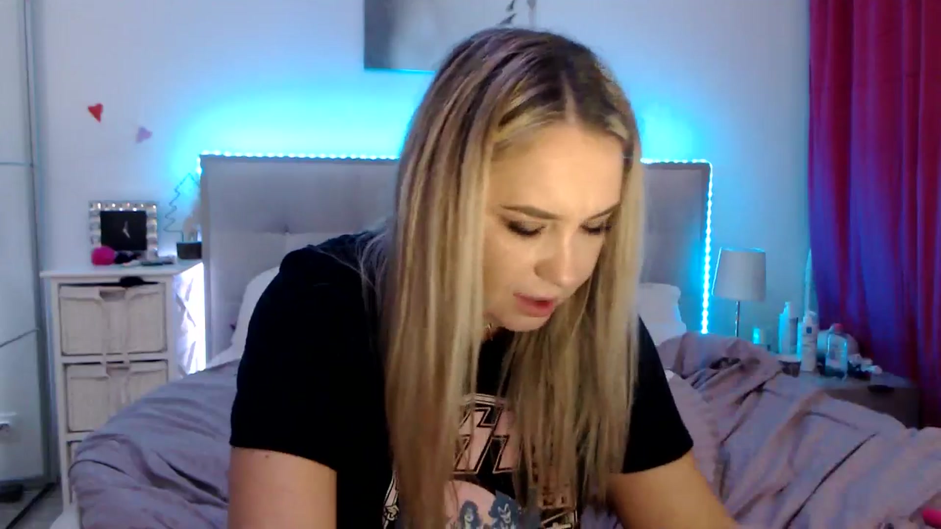 Gallery image thumbnail from CrinnaMania's myfreecams stream on, 10/11/2025, 22:19 image 18 of 20