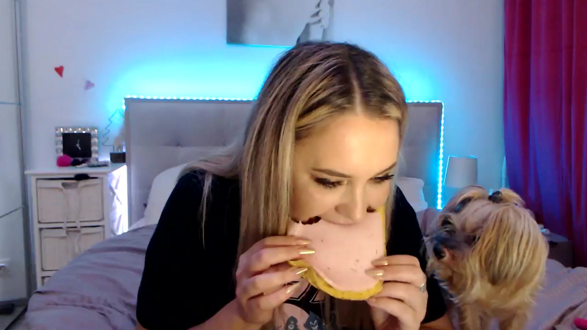 Gallery image thumbnail from CrinnaMania's myfreecams stream on, 10/11/2025, 22:19 image 14 of 20