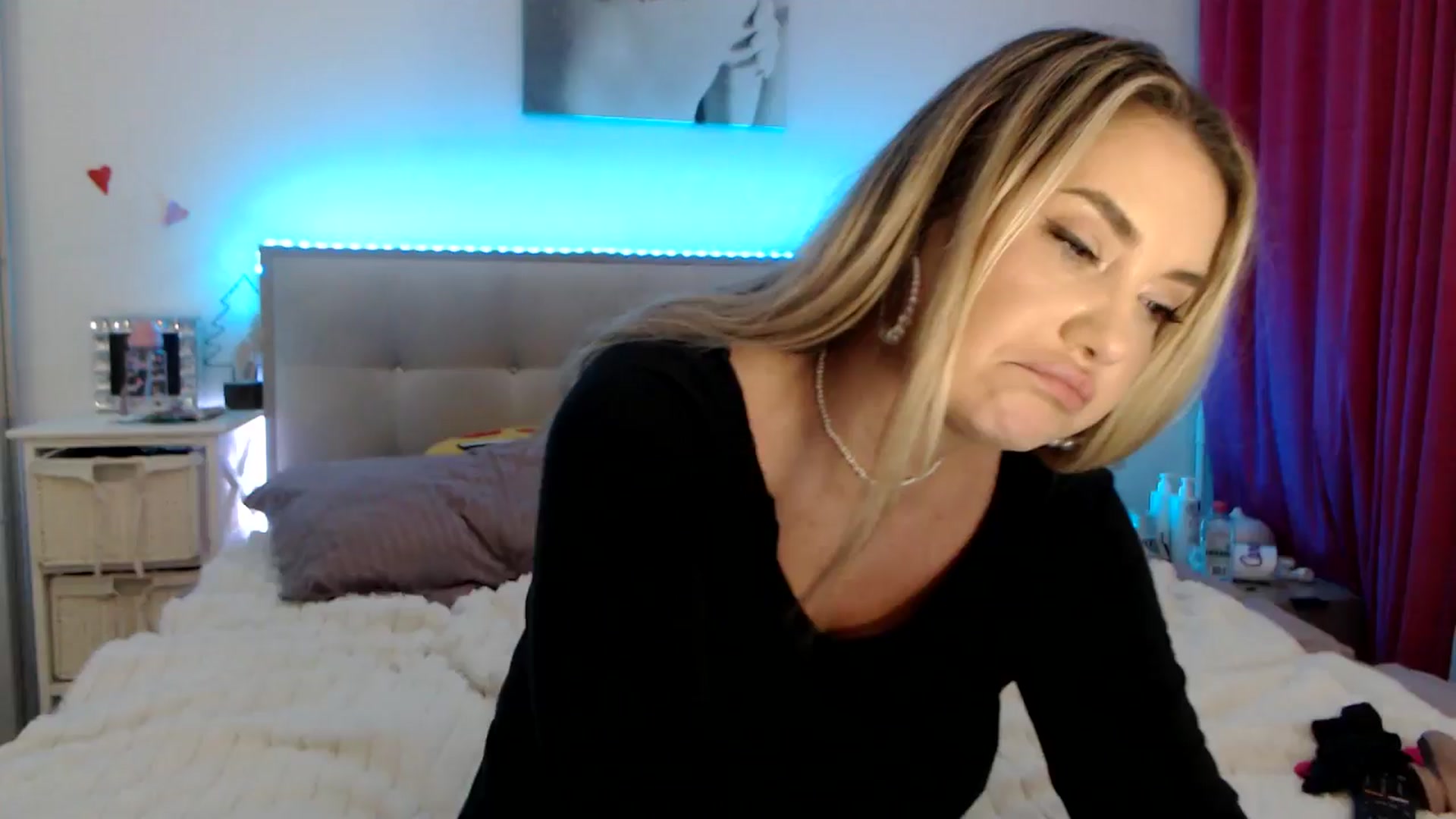 Gallery image thumbnail from CrinnaMania's myfreecams stream on, 10/14/2025, 10:42 image 20 of 20