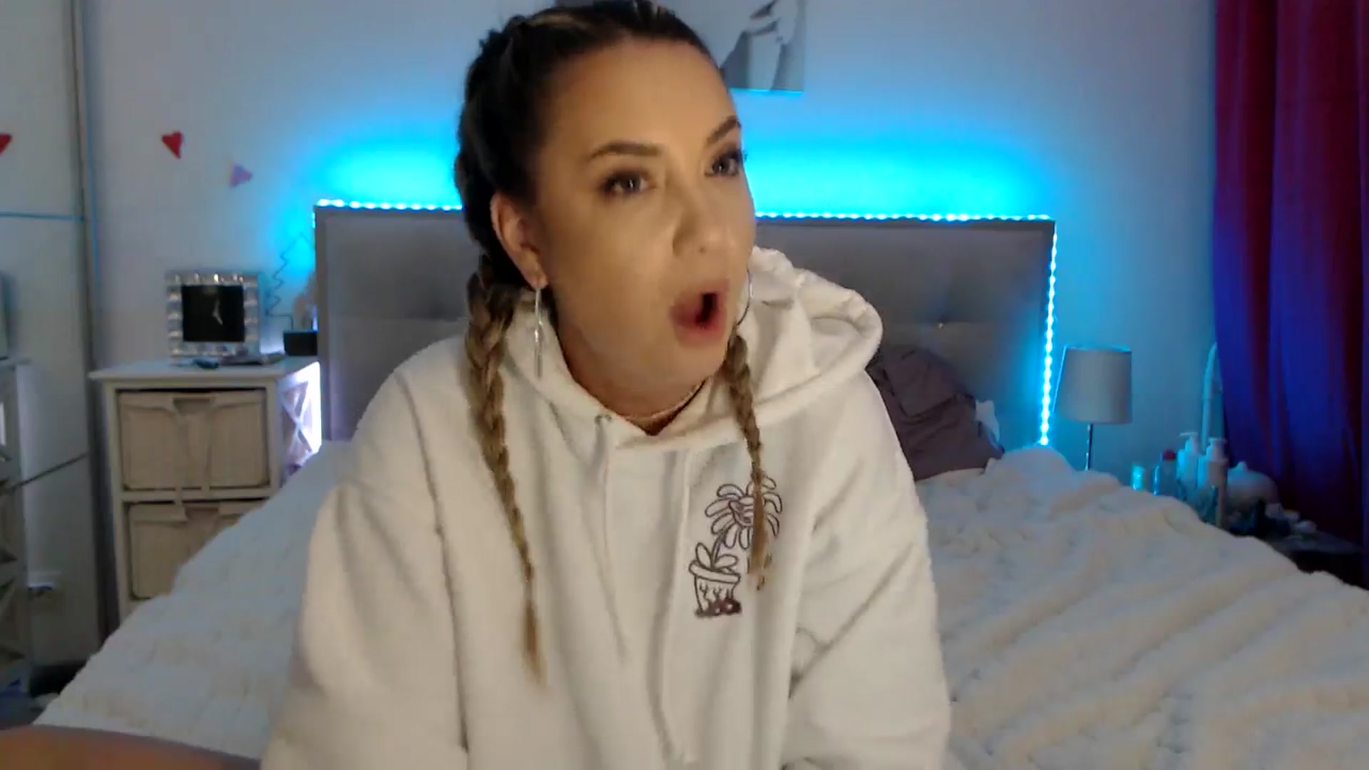 Gallery image thumbnail from CrinnaMania's myfreecams stream on, 10/15/2025, 11:31 image 2 of 20