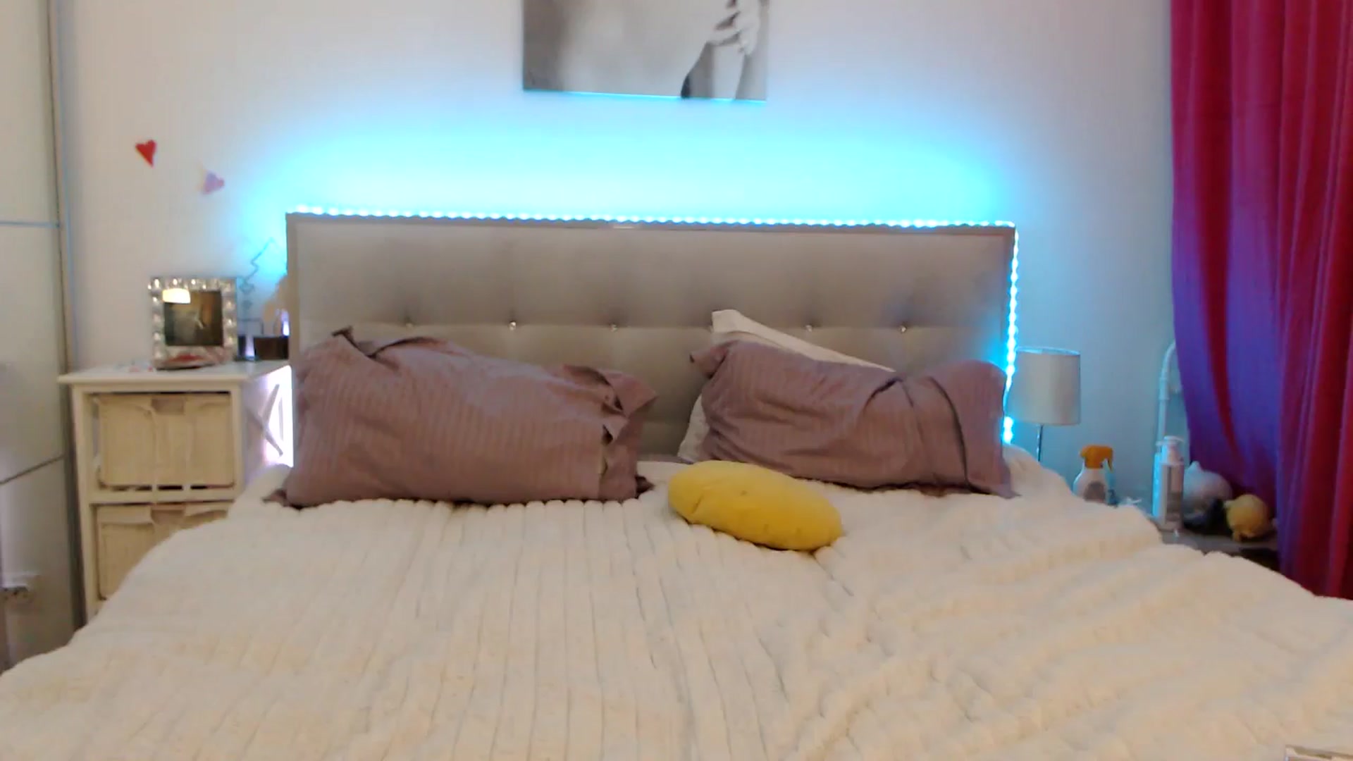 Gallery image thumbnail from CrinnaMania's myfreecams stream on, 10/17/2025, 08:47 image 16 of 20