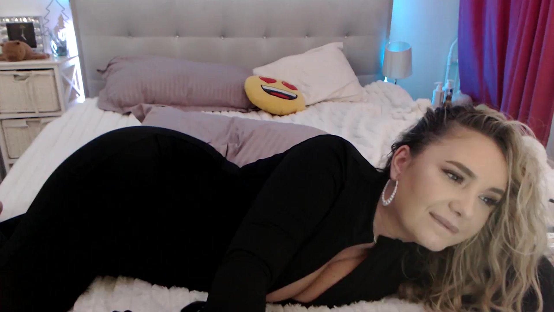 Gallery image thumbnail from CrinnaMania's myfreecams stream on, 10/20/2025, 10:09 image 5 of 20