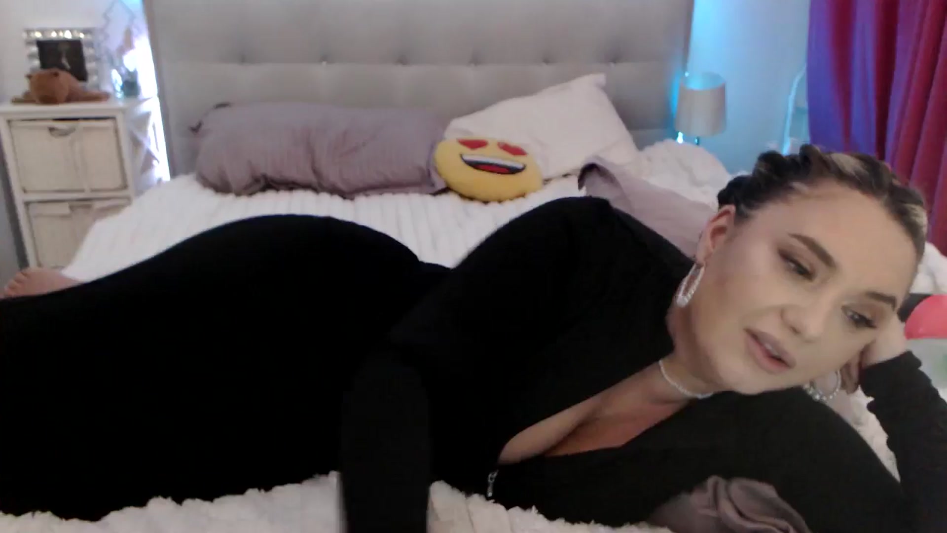 Gallery image thumbnail from CrinnaMania's myfreecams stream on, 10/20/2025, 10:09 image 15 of 20