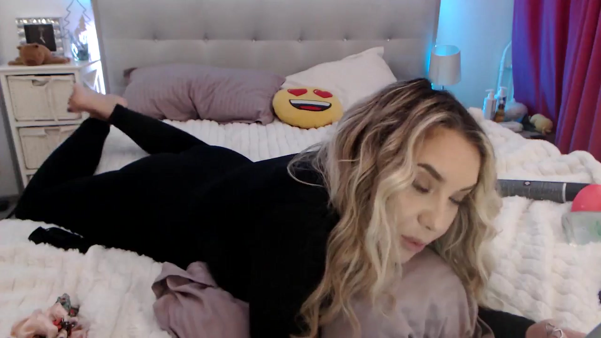 Gallery image thumbnail from CrinnaMania's myfreecams stream on, 10/20/2025, 10:09 image 19 of 20