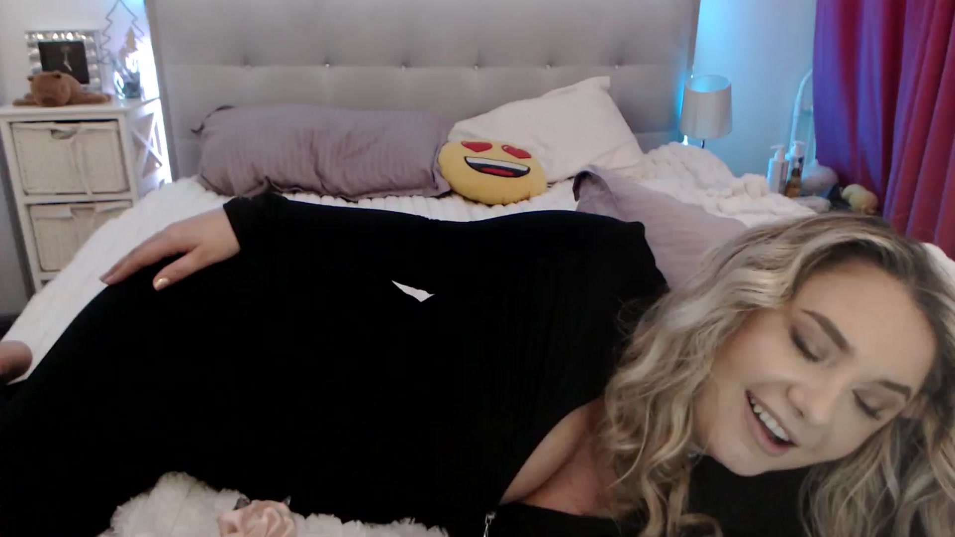 Gallery image thumbnail from CrinnaMania's myfreecams stream on, 10/20/2025, 10:09 image 16 of 20