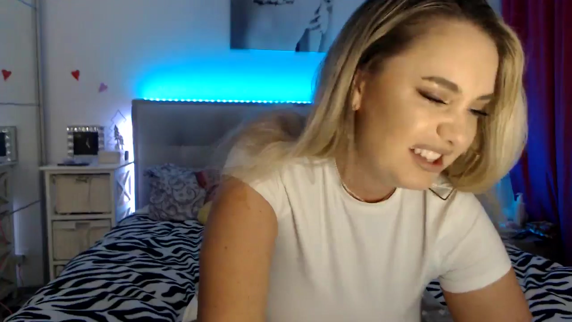 Gallery image thumbnail from CrinnaMania's myfreecams stream on, 10/29/2025, 11:43 image 15 of 20