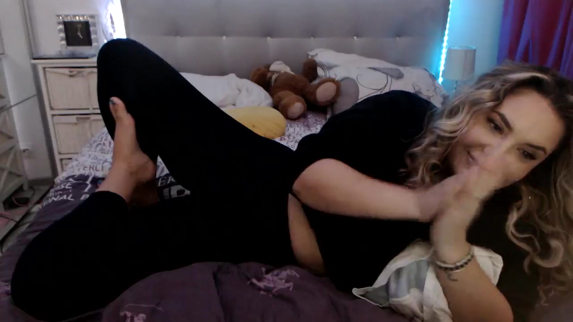 Gallery image thumbnail from CrinnaMania's myfreecams stream on, 11/07/2025, 12:11 image 19 of 20