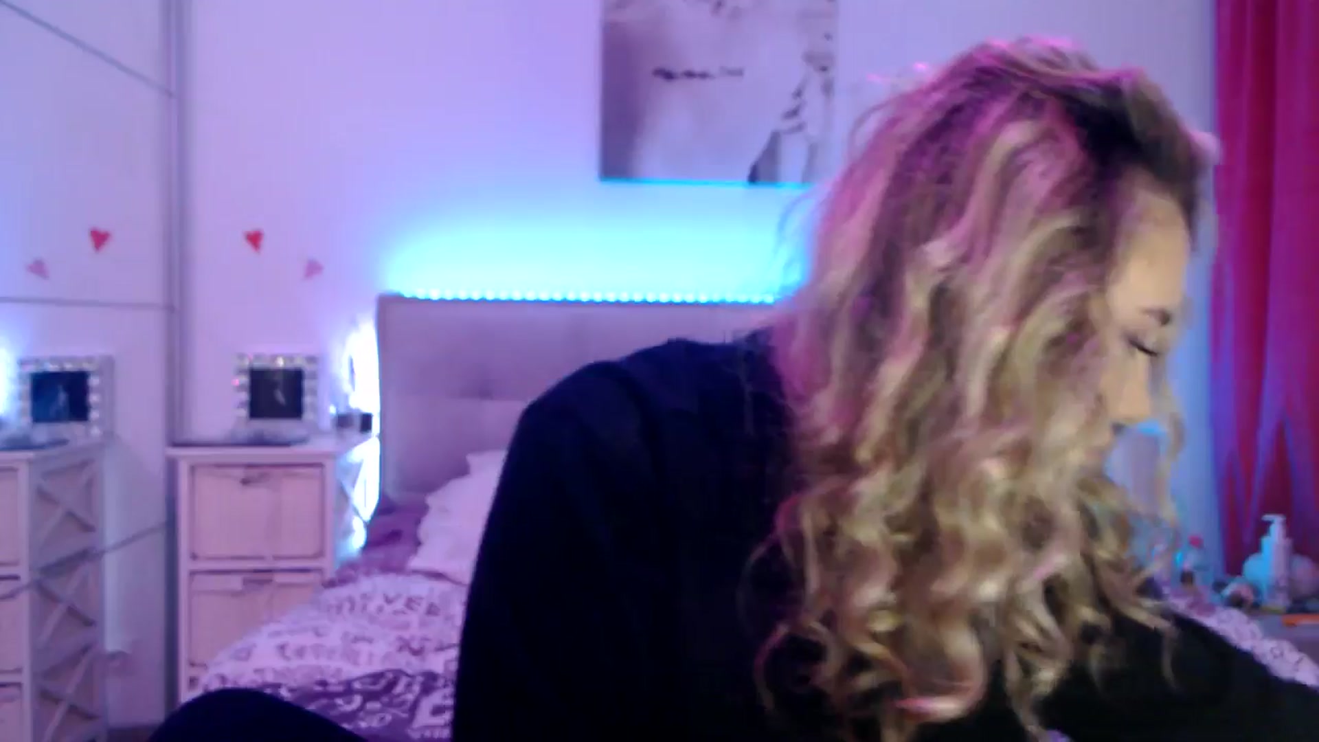 Gallery image thumbnail from CrinnaMania's myfreecams stream on, 11/07/2025, 12:11 image 7 of 20