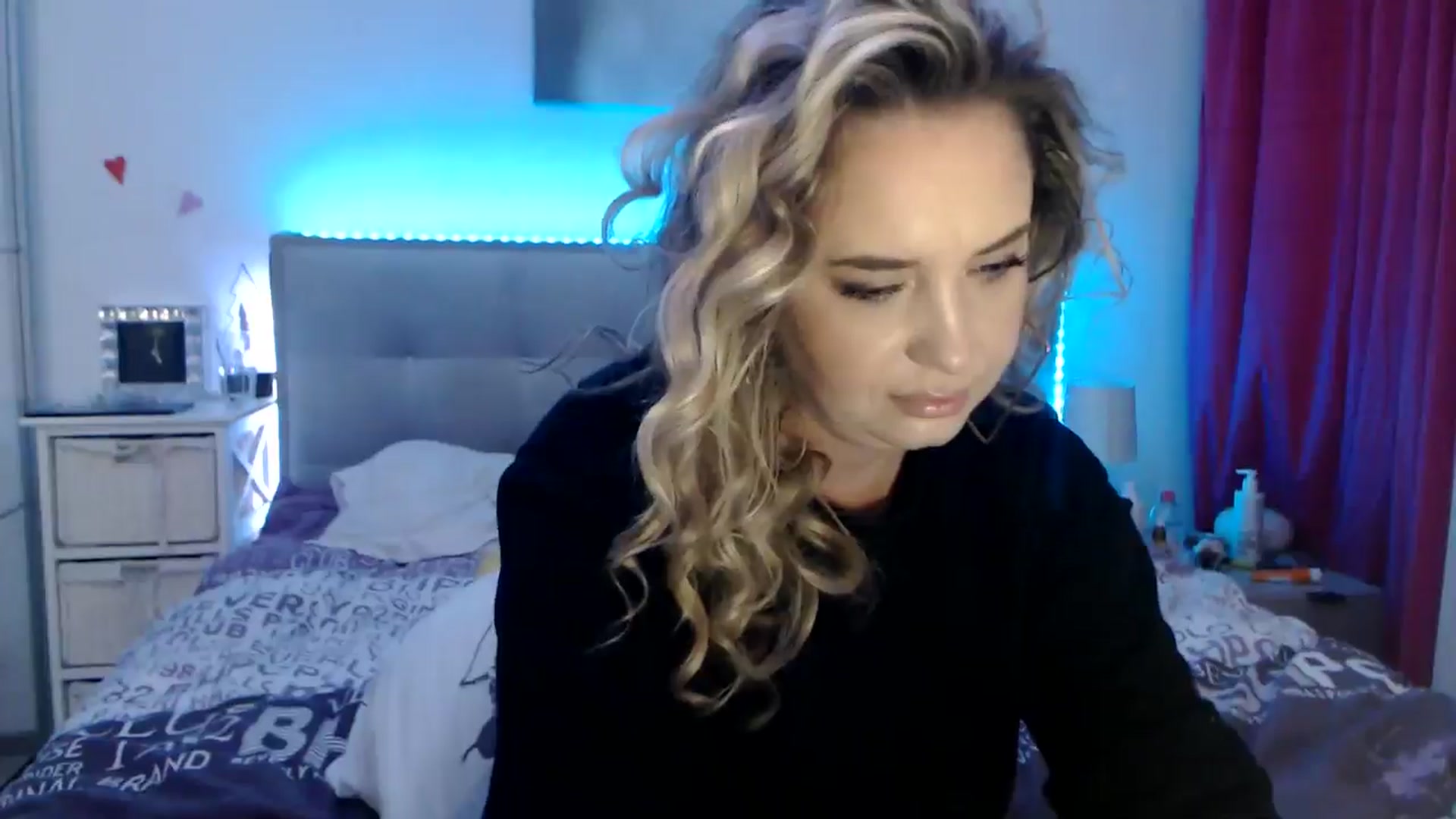 Gallery image thumbnail from CrinnaMania's myfreecams stream on, 11/07/2025, 12:11 image 17 of 20