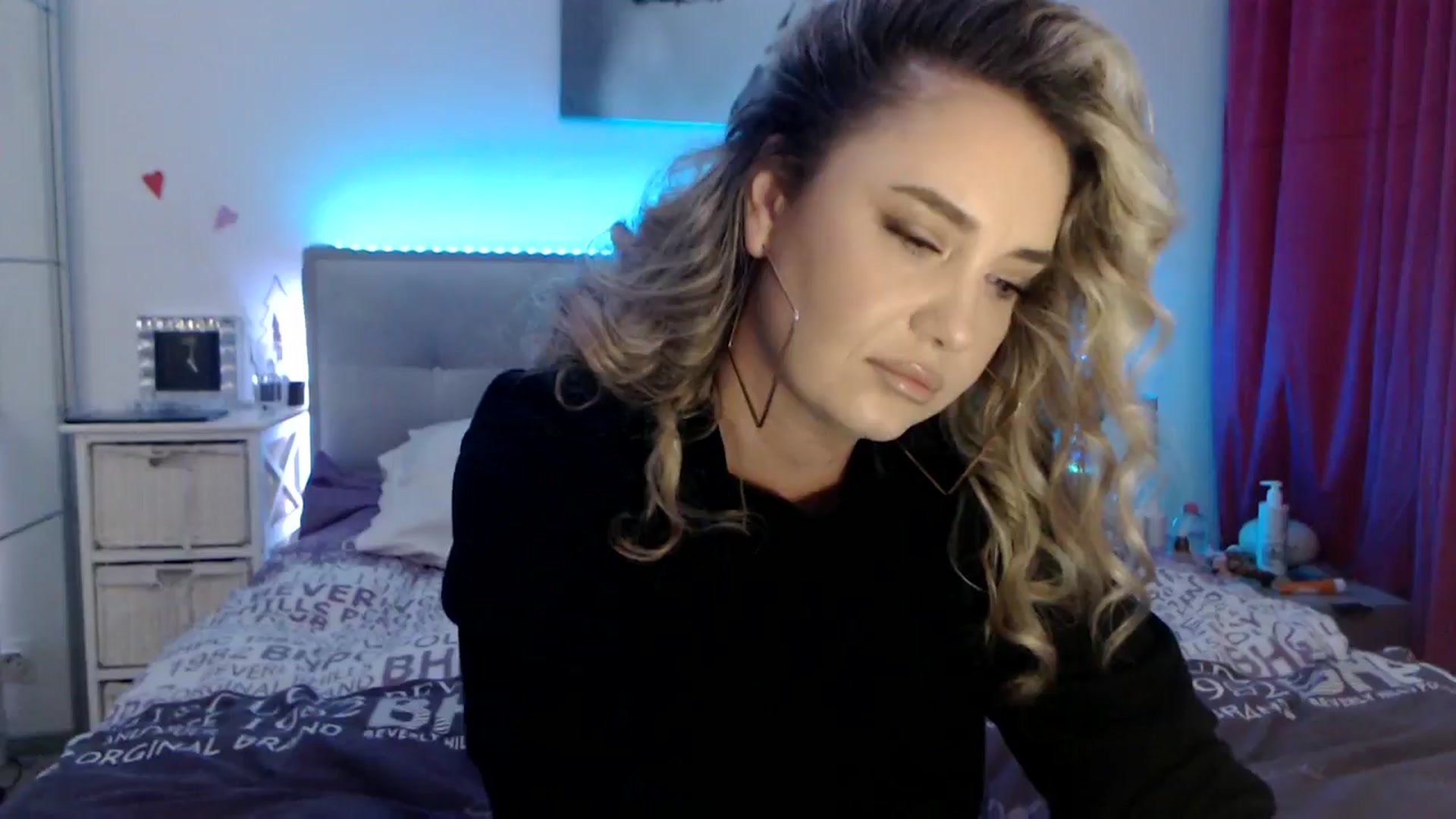 Gallery image thumbnail from CrinnaMania's myfreecams stream on, 11/07/2025, 12:11 image 4 of 20