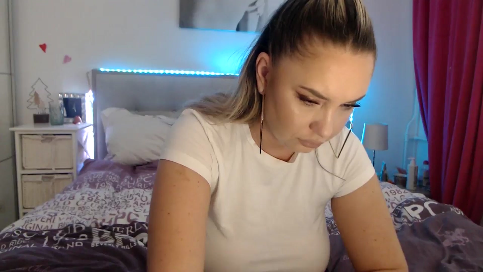 Gallery image thumbnail from CrinnaMania's myfreecams stream on, 11/20/2025, 09:47 image 16 of 20