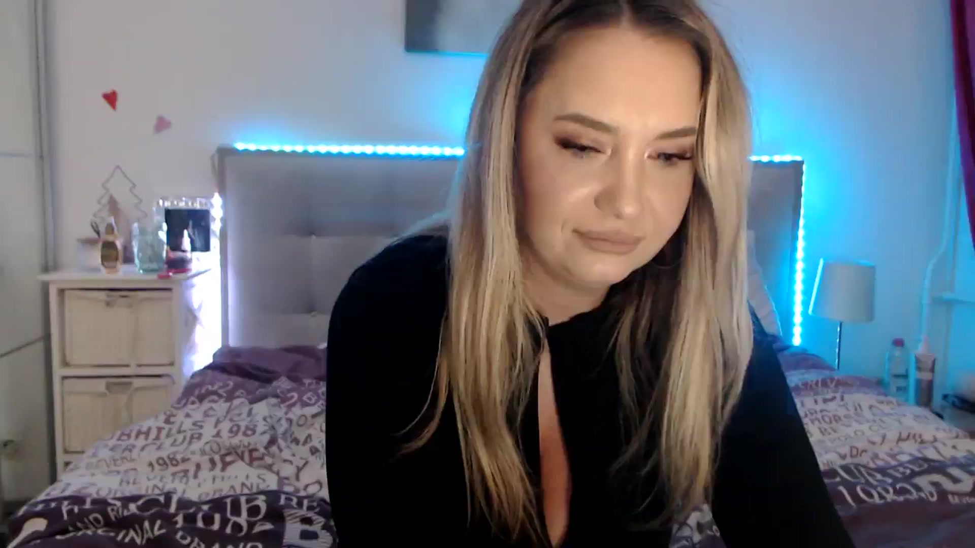 Gallery image thumbnail from CrinnaMania's myfreecams stream on, 11/24/2025, 11:24 image 1 of 20