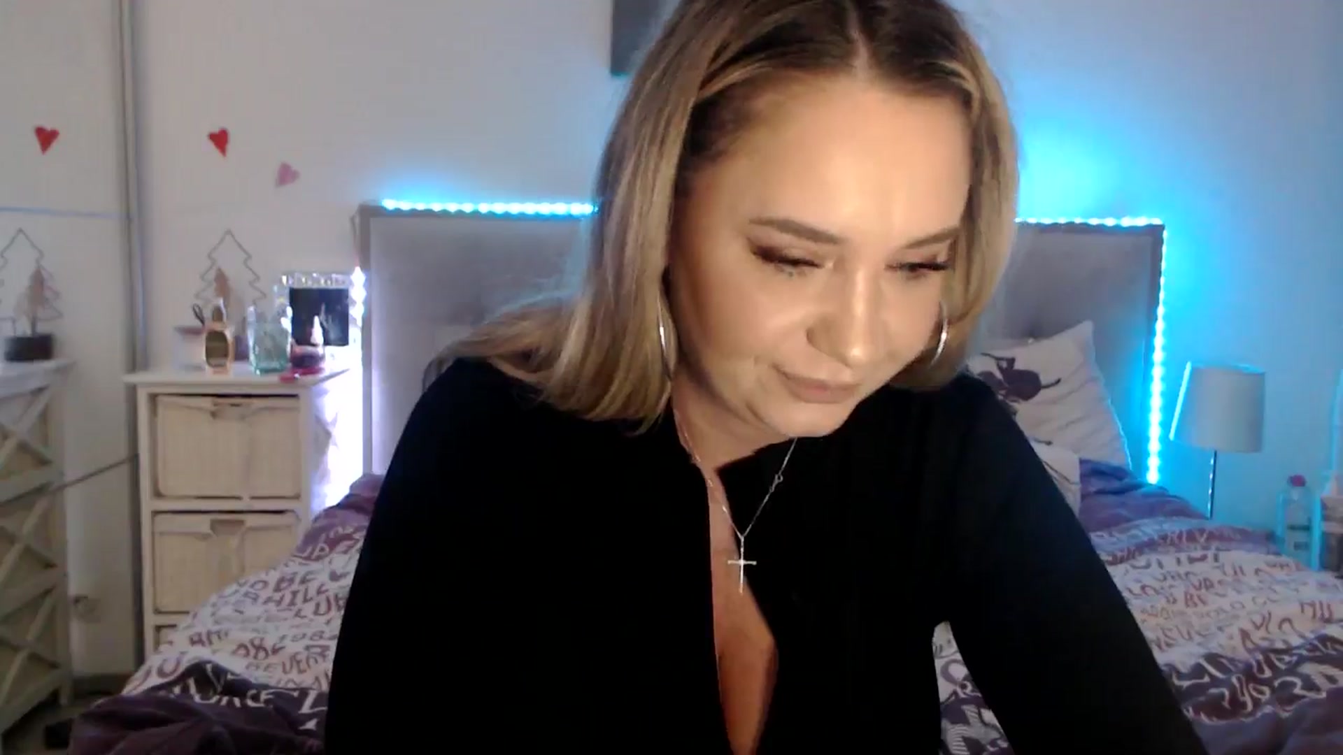 Gallery image thumbnail from CrinnaMania's myfreecams stream on, 11/24/2025, 11:24 image 9 of 20
