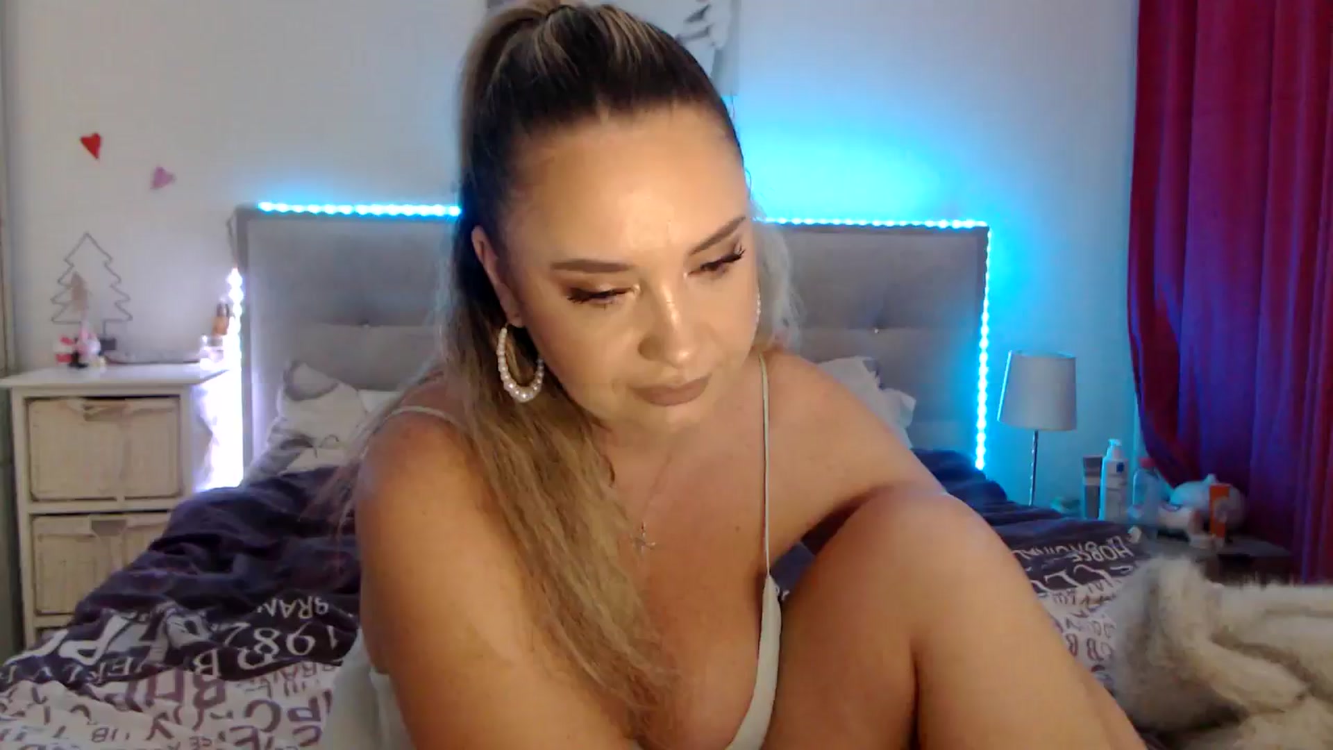 Gallery image thumbnail from CrinnaMania's myfreecams stream on, 11/28/2025, 11:37 image 10 of 20