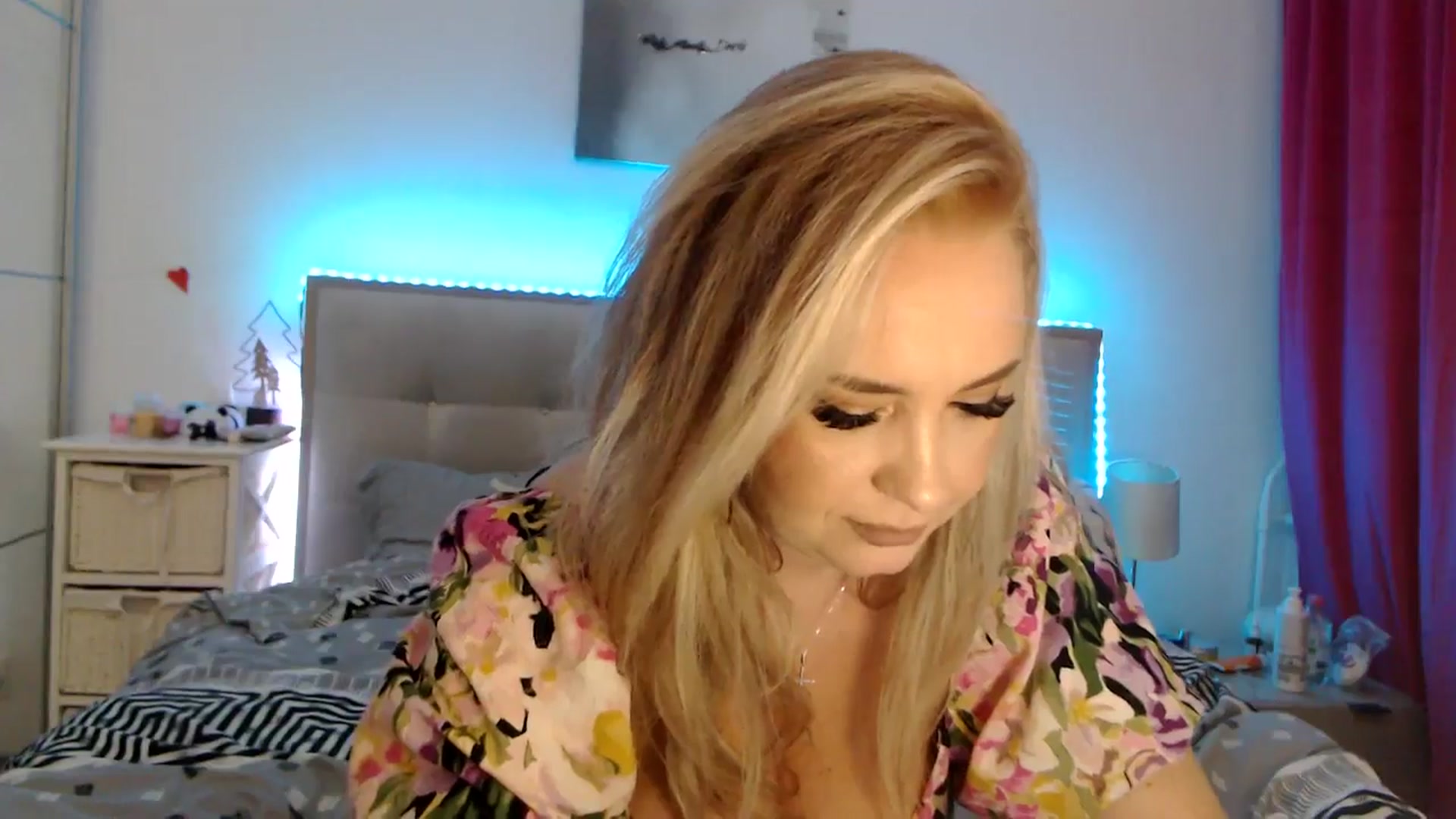 Gallery image thumbnail from CrinnaMania's myfreecams stream on, 12/31/2025, 23:00 image 16 of 20