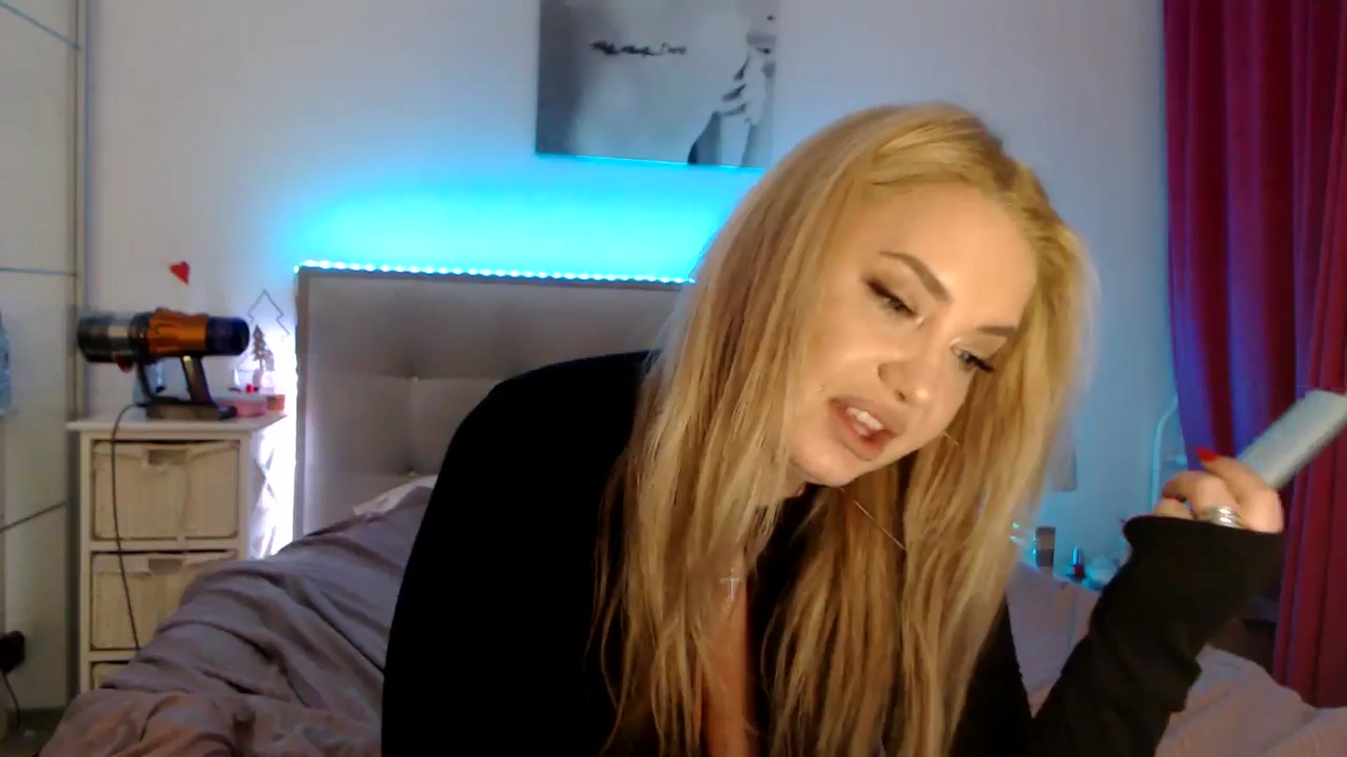 Gallery image thumbnail from CrinnaMania's myfreecams stream on, 01/06/2026, 15:12 image 18 of 20