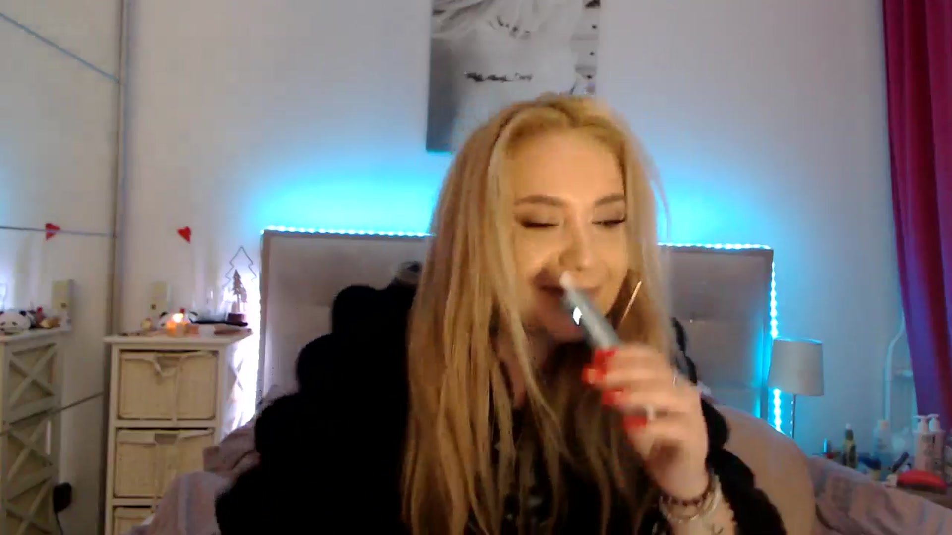 Gallery image thumbnail from CrinnaMania's myfreecams stream on, 01/08/2026, 12:04 image 16 of 20