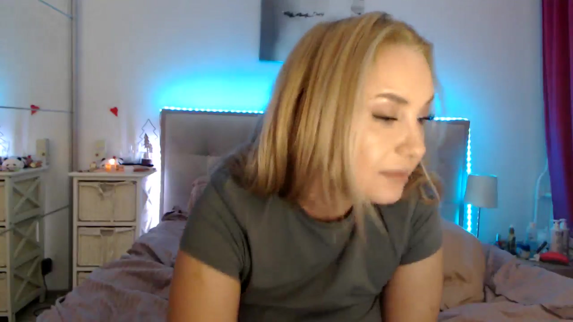 Gallery image thumbnail from CrinnaMania's myfreecams stream on, 01/08/2026, 12:04 image 18 of 20