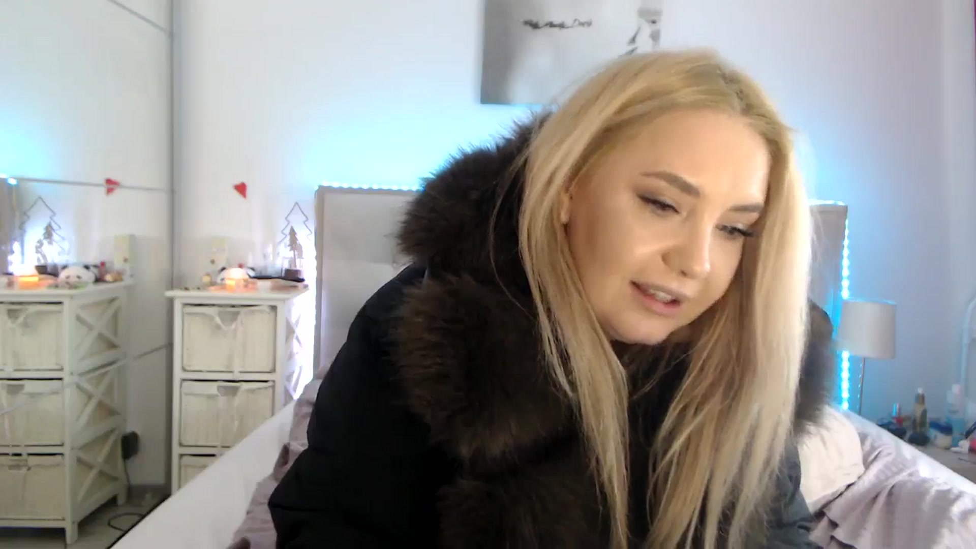 Gallery image thumbnail from CrinnaMania's myfreecams stream on, 01/08/2026, 12:30 image 17 of 20