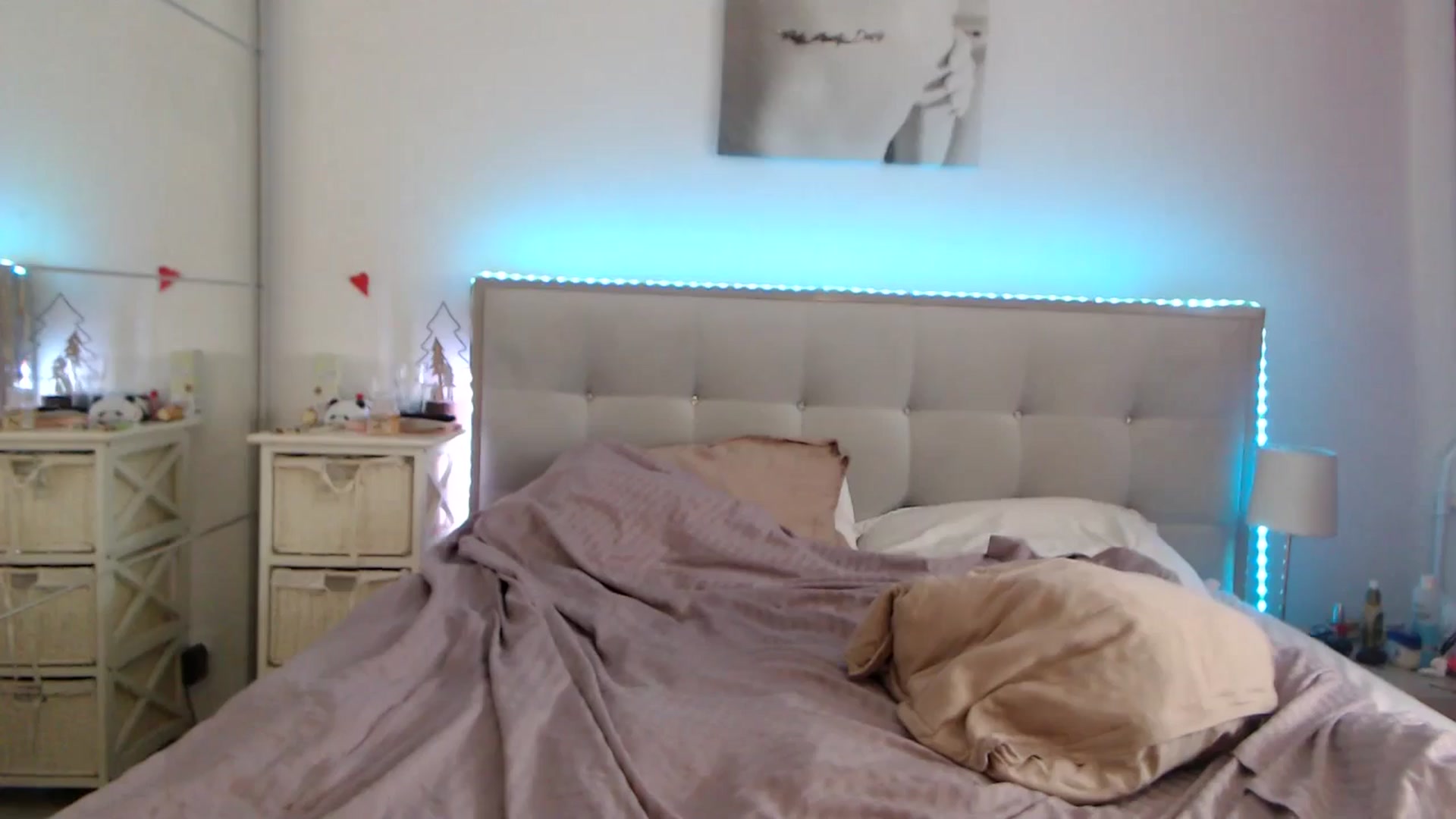 Gallery image thumbnail from CrinnaMania's myfreecams stream on, 01/08/2026, 12:30 image 18 of 20