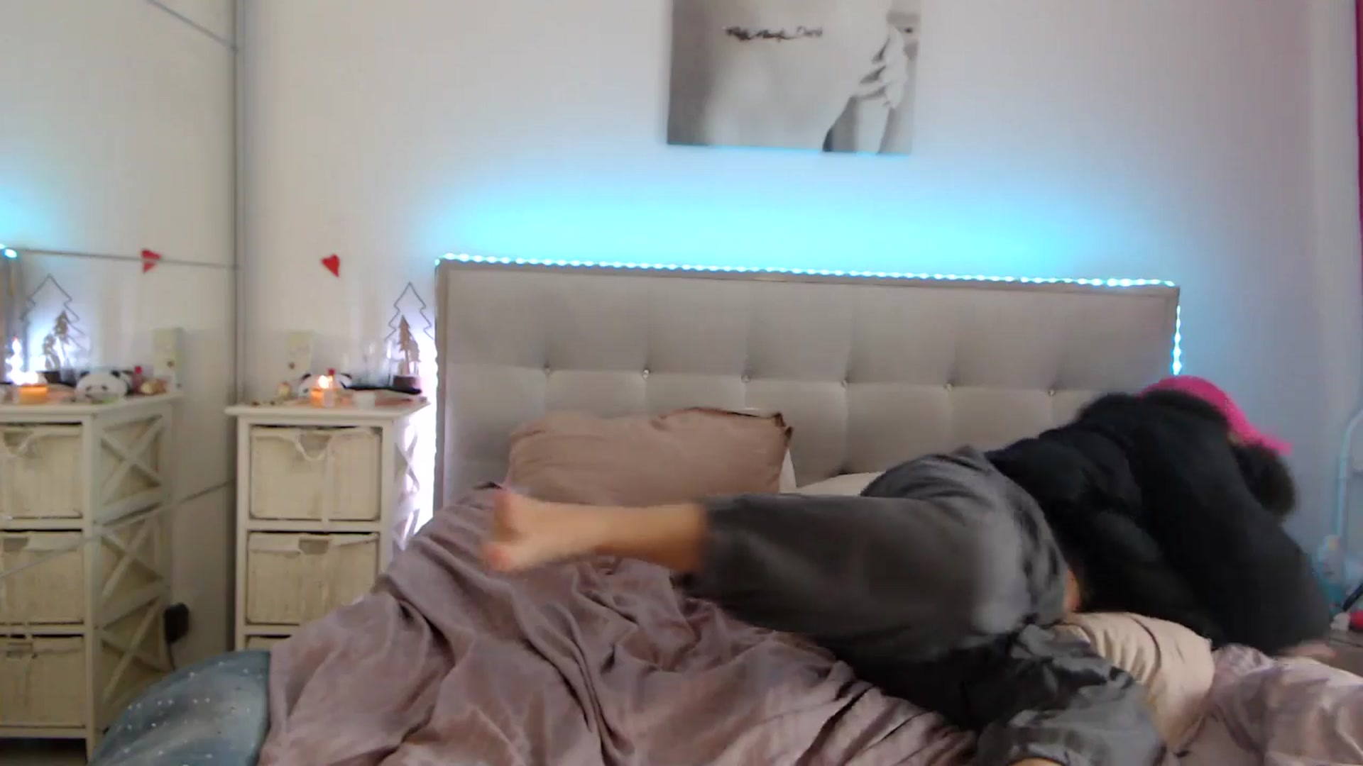 Gallery image thumbnail from CrinnaMania's myfreecams stream on, 01/08/2026, 12:30 image 8 of 20