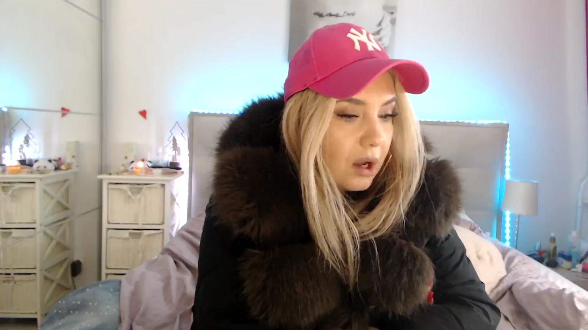 Gallery image thumbnail from CrinnaMania's myfreecams stream on, 01/08/2026, 12:30 image 6 of 20