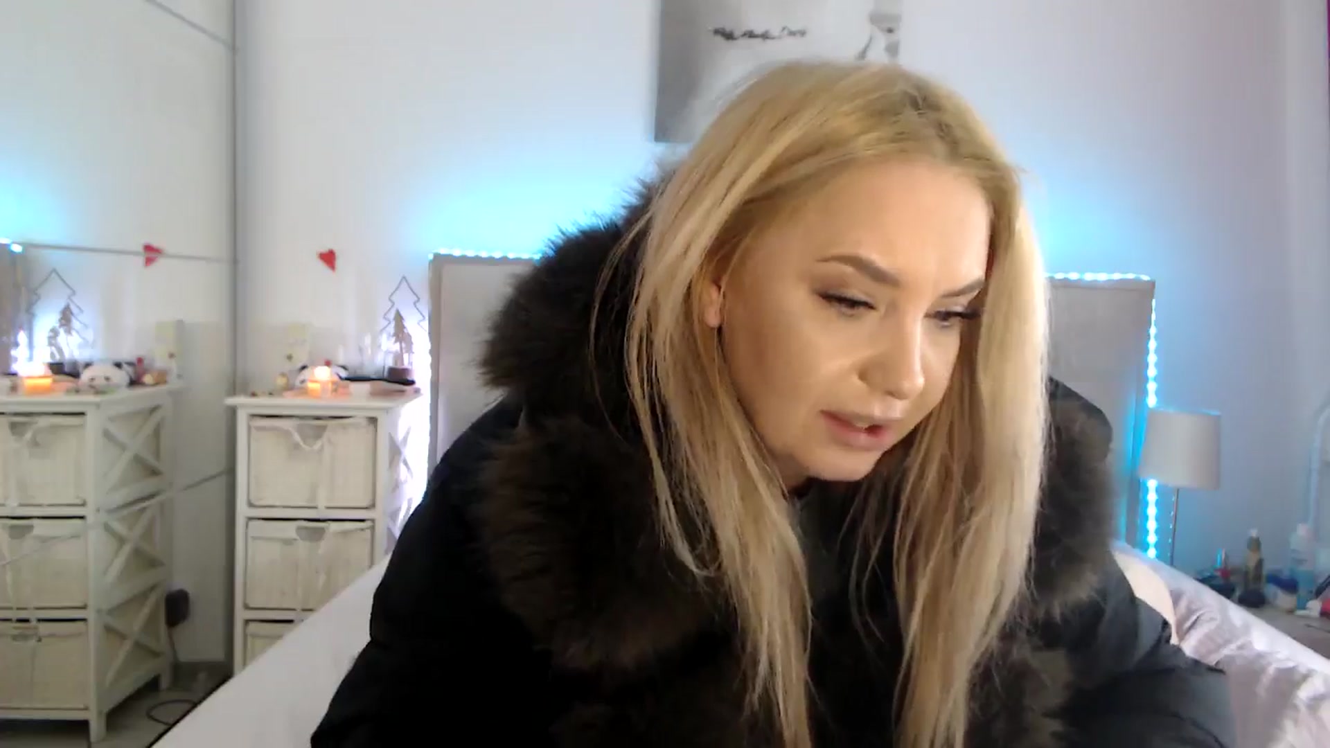 Gallery image thumbnail from CrinnaMania's myfreecams stream on, 01/08/2026, 12:30 image 16 of 20