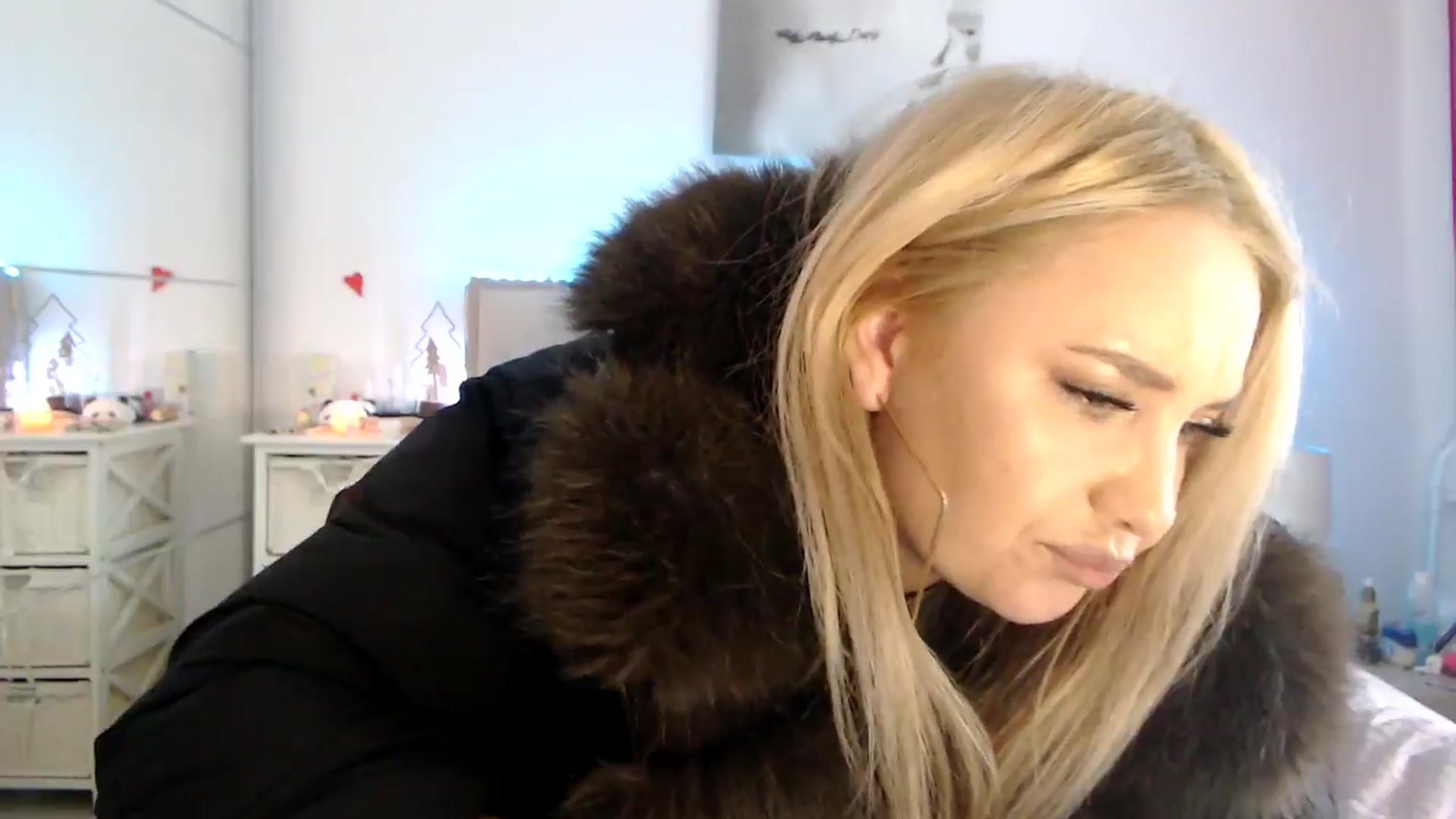 Gallery image thumbnail from CrinnaMania's myfreecams stream on, 01/08/2026, 12:30 image 9 of 20