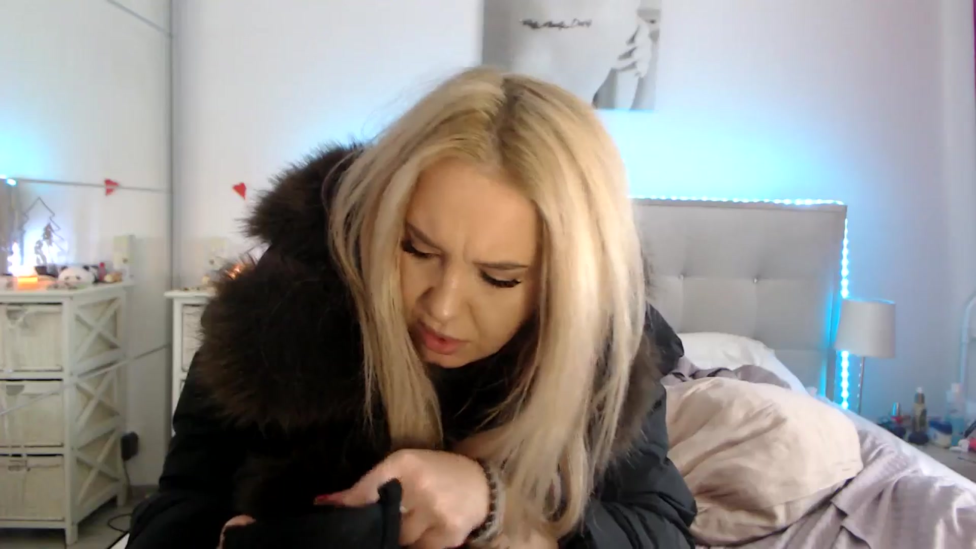 Gallery image thumbnail from CrinnaMania's myfreecams stream on, 01/08/2026, 12:30 image 14 of 20
