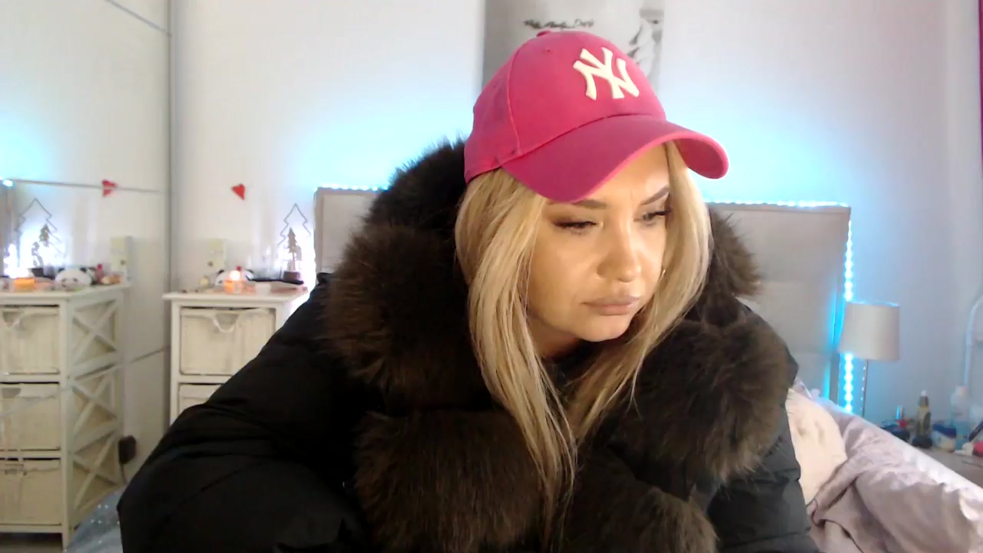 Gallery image thumbnail from CrinnaMania's myfreecams stream on, 01/08/2026, 12:30 image 5 of 20