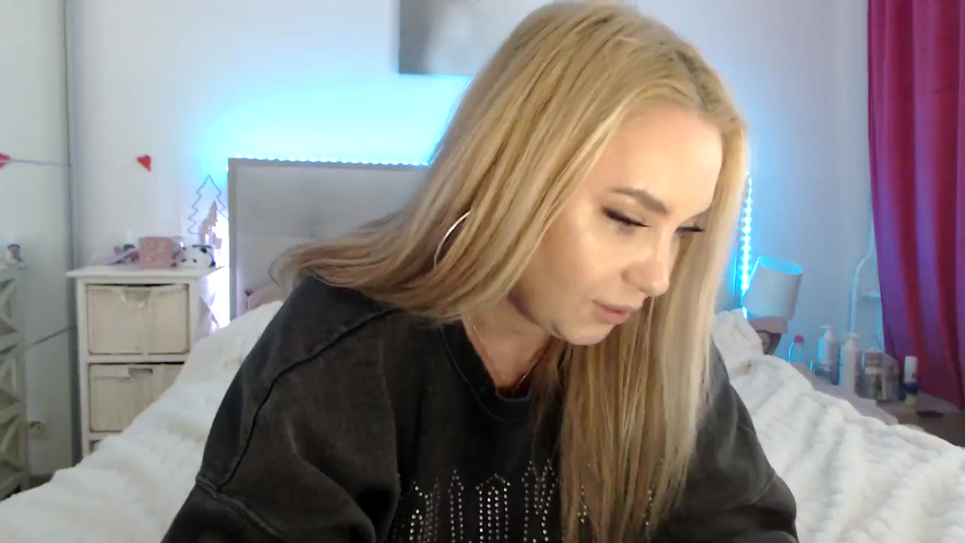 Gallery image thumbnail from CrinnaMania's myfreecams stream on, 01/20/2026, 11:01 image 20 of 20