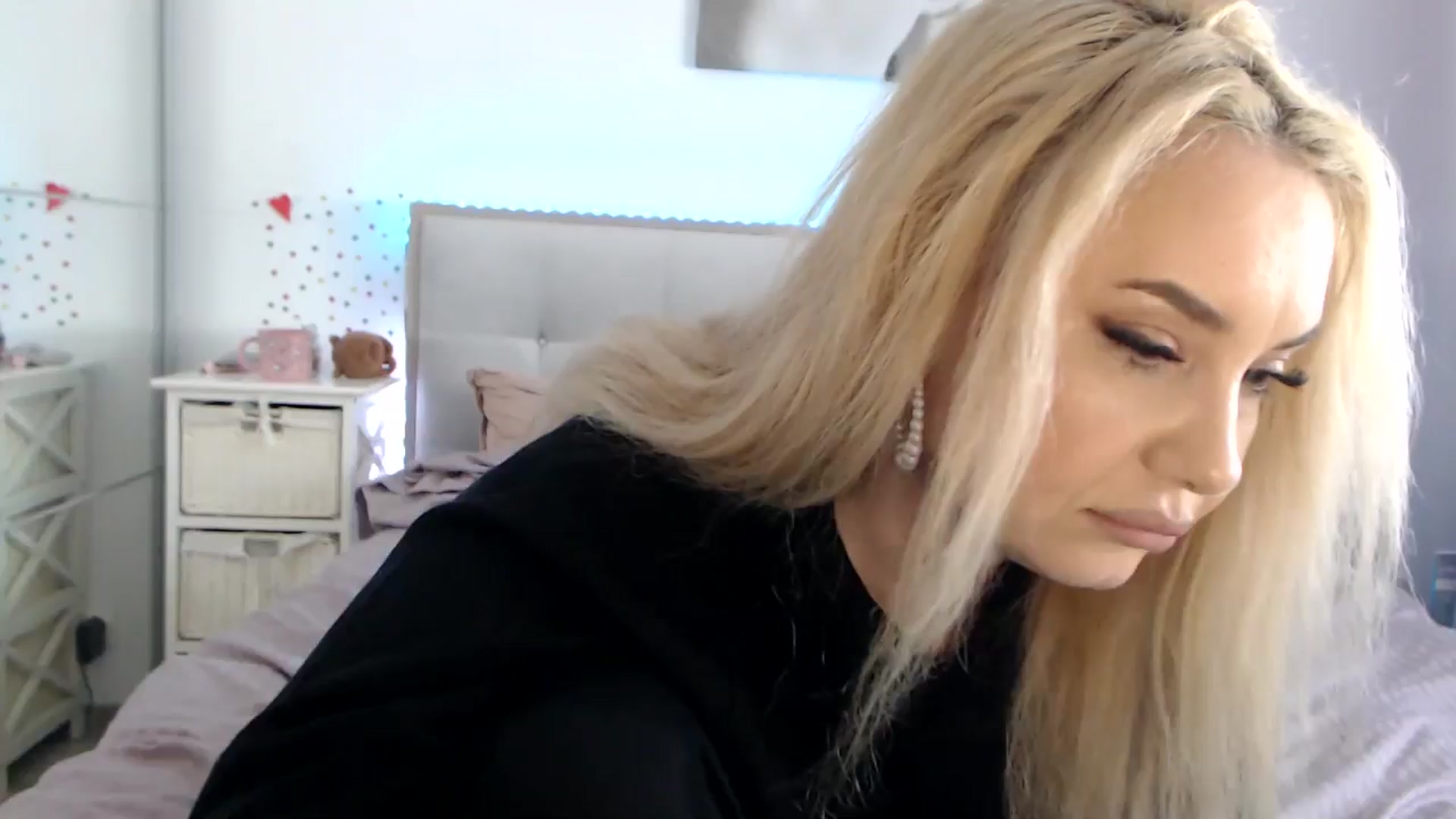 Gallery image thumbnail from CrinnaMania's myfreecams stream on, 02/25/2026, 12:32 image 12 of 20