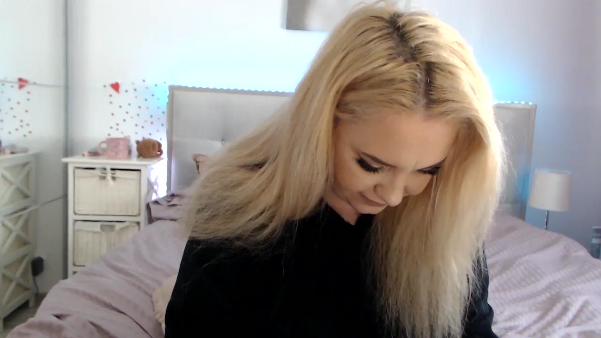 Gallery image thumbnail from CrinnaMania's myfreecams stream on, 02/25/2026, 12:32 image 10 of 20
