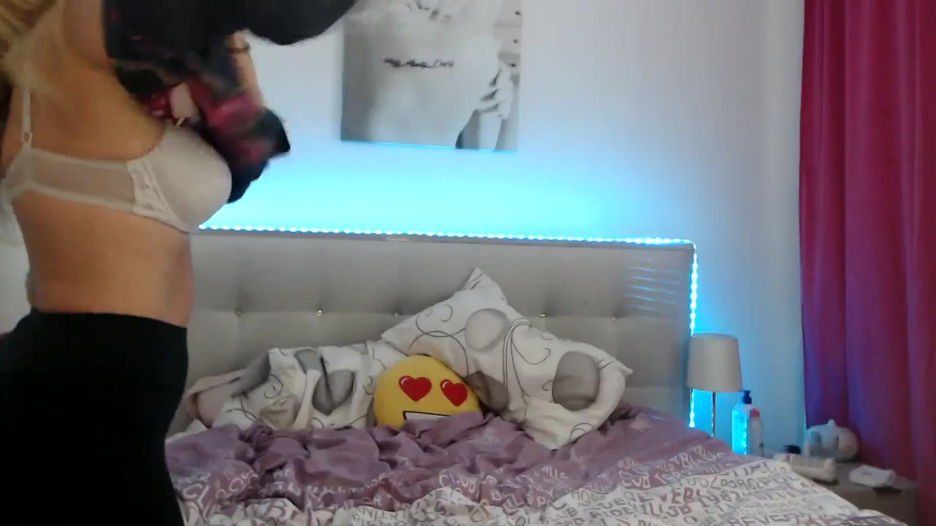 Gallery image thumbnail from CrinnaMania's myfreecams stream on, 05/04/2026, 11:13 image 17 of 20