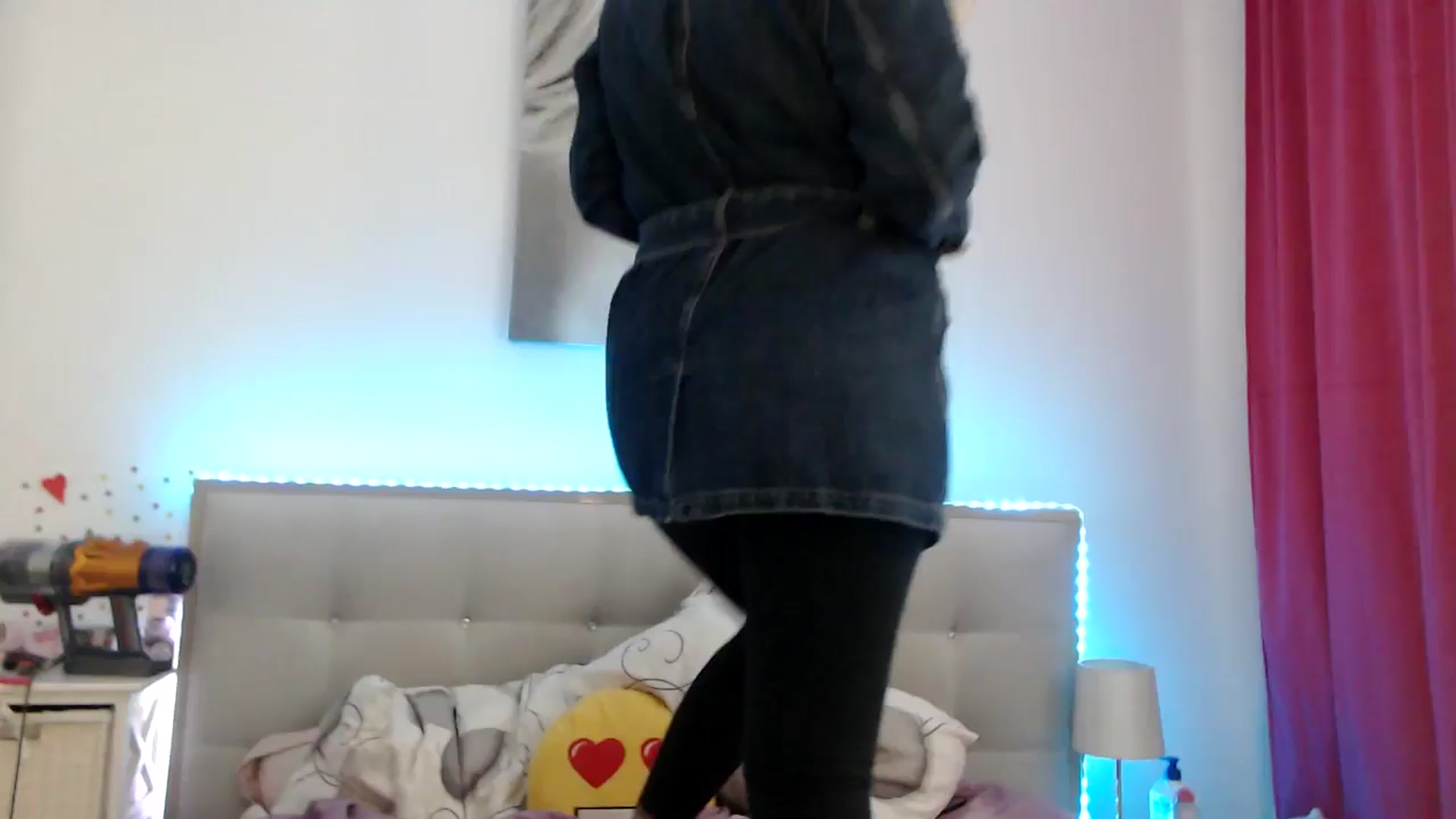 Gallery image thumbnail from CrinnaMania's myfreecams stream on, 05/04/2026, 11:13 image 18 of 20