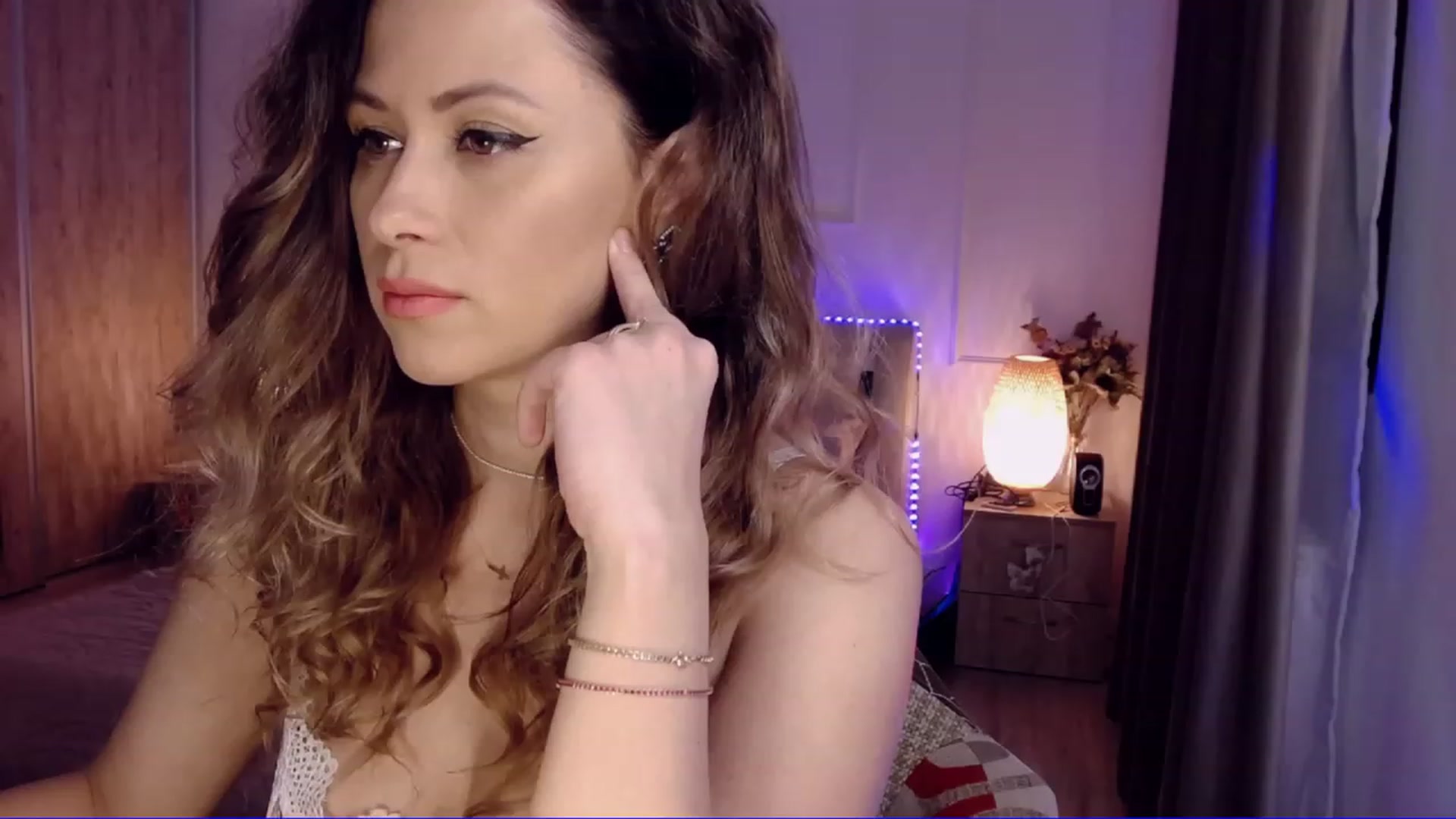 Gallery image thumbnail from Cris_Doll's myfreecams stream on, 01/31/2023, 04:17 image 7 of 20