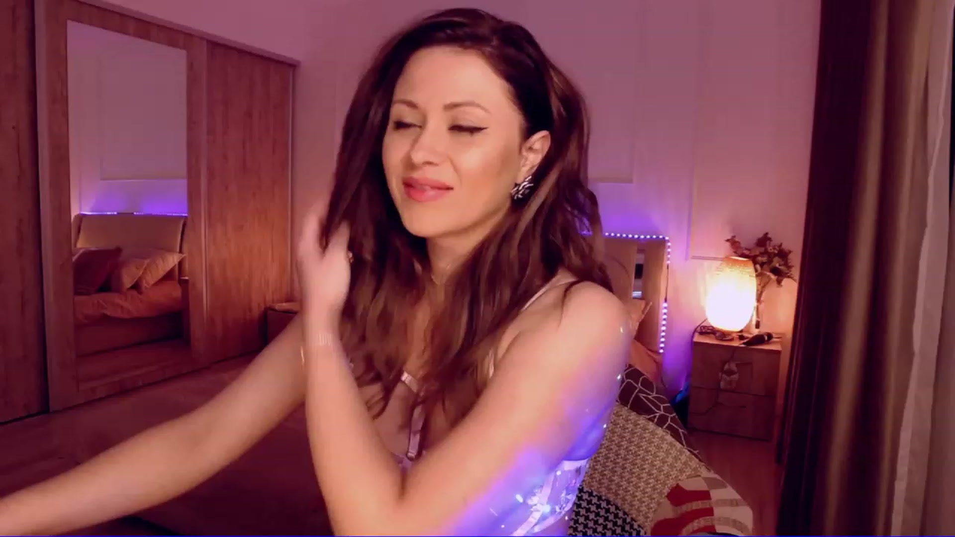 Gallery image thumbnail from Cris_Doll's myfreecams stream on, 03/17/2023, 04:28 image 3 of 20