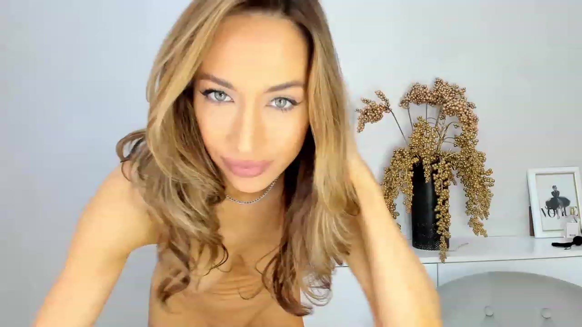 Gallery image thumbnail from CrissMiss's myfreecams stream on, 04/01/2023, 19:49 image 2 of 20
